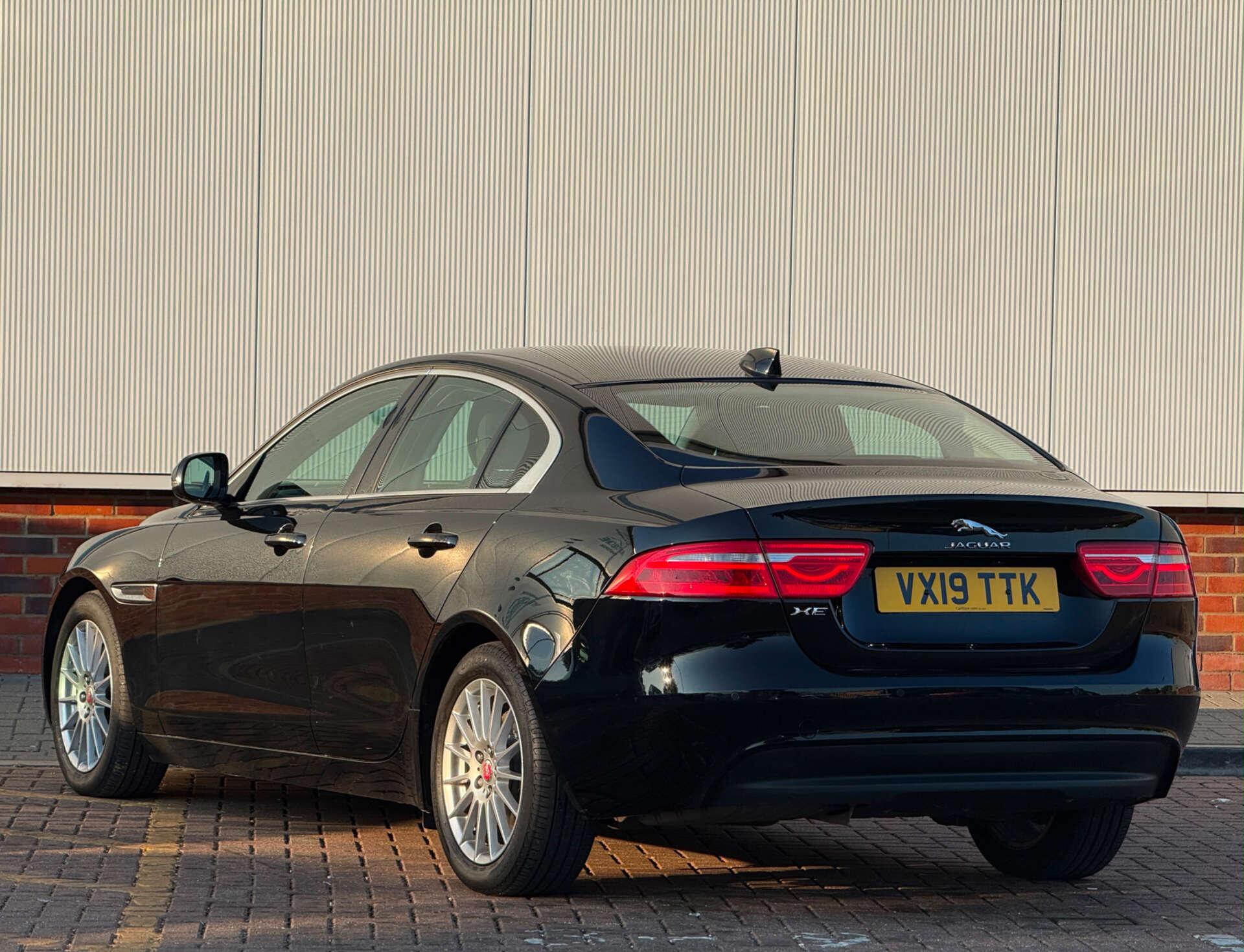 Jaguar Xe view 4
