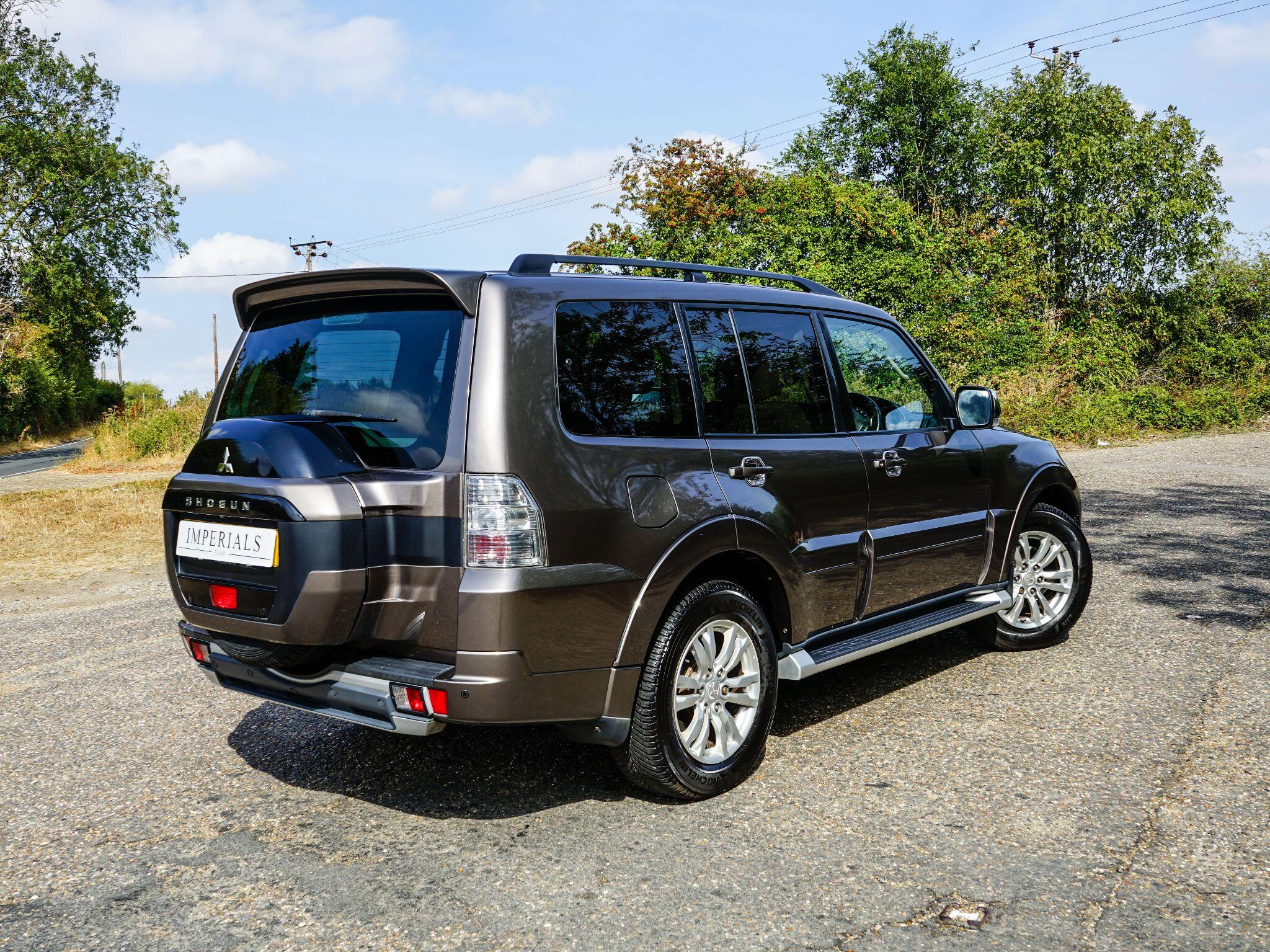 Mitsubishi Shogun view 4