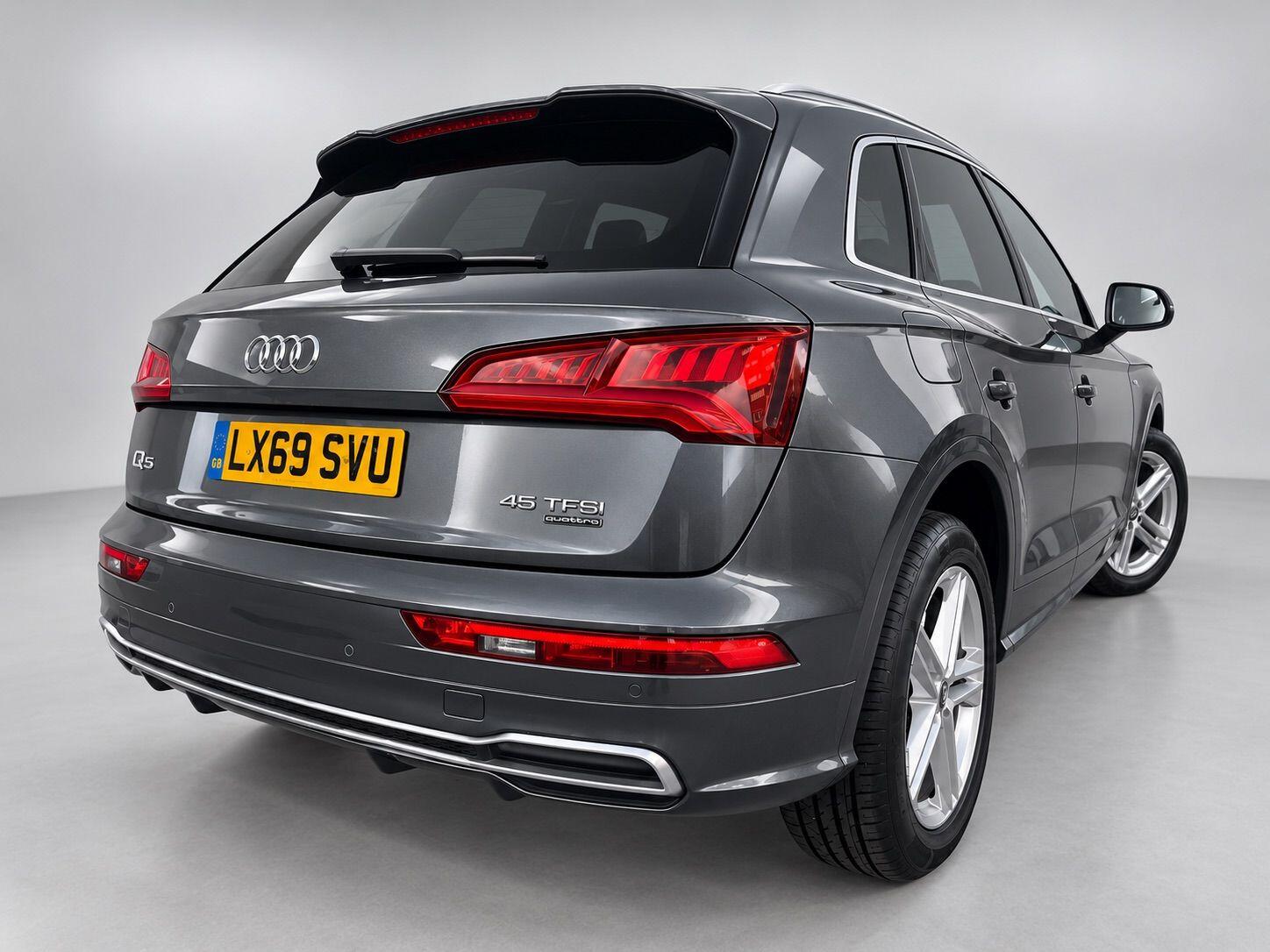 Audi Q5 view 14
