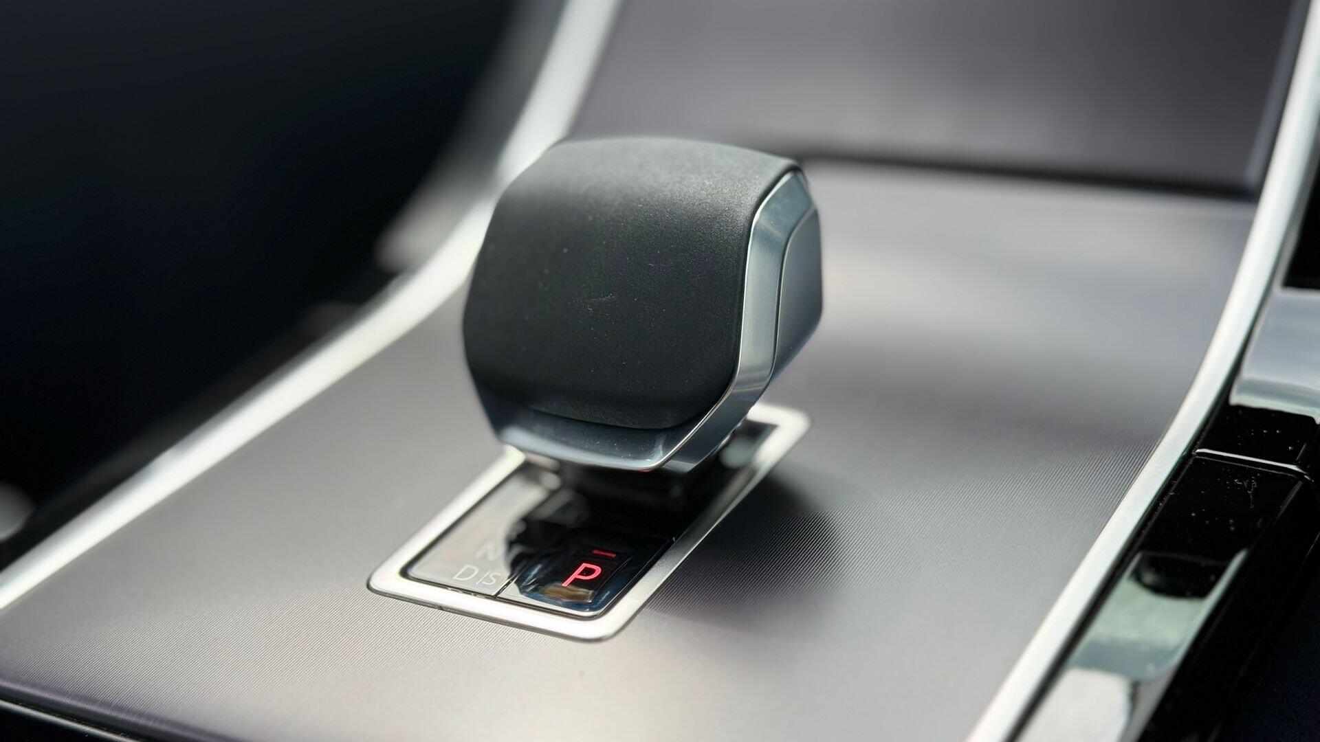Land Rover Range Rover Velar view 14
