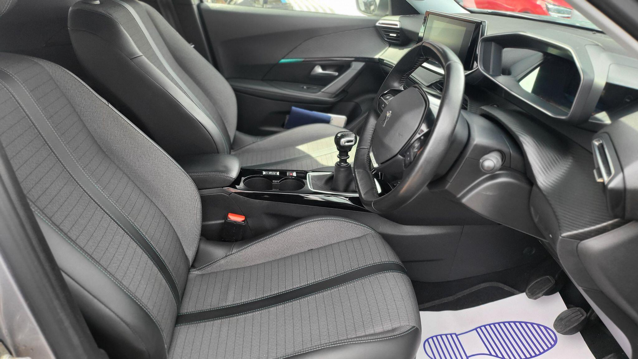 Peugeot 2008 view 18