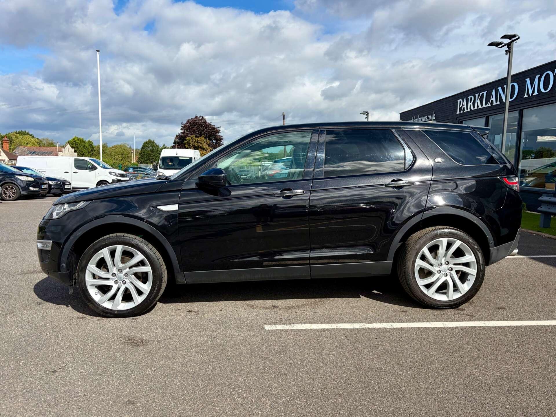 Land Rover Discovery Sport view 5