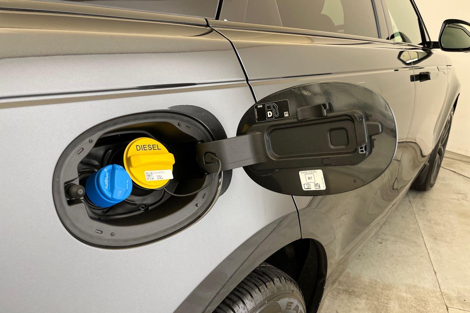Land Rover Range Rover Velar view 19