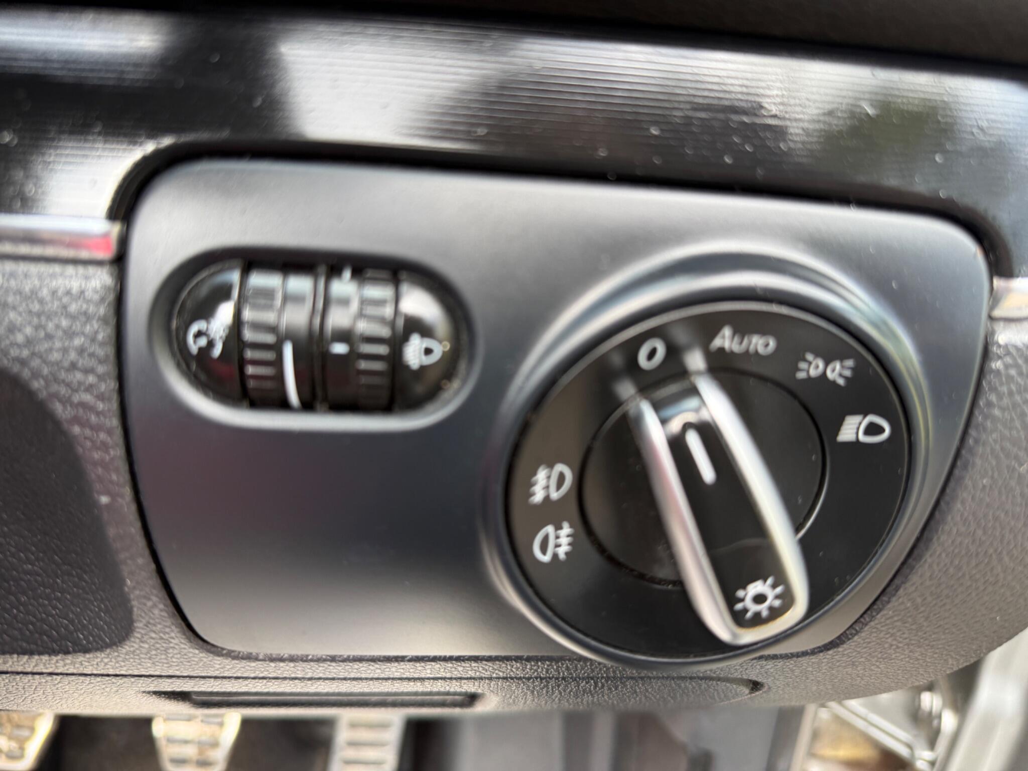 2012 Volkswagen Golf image 16
