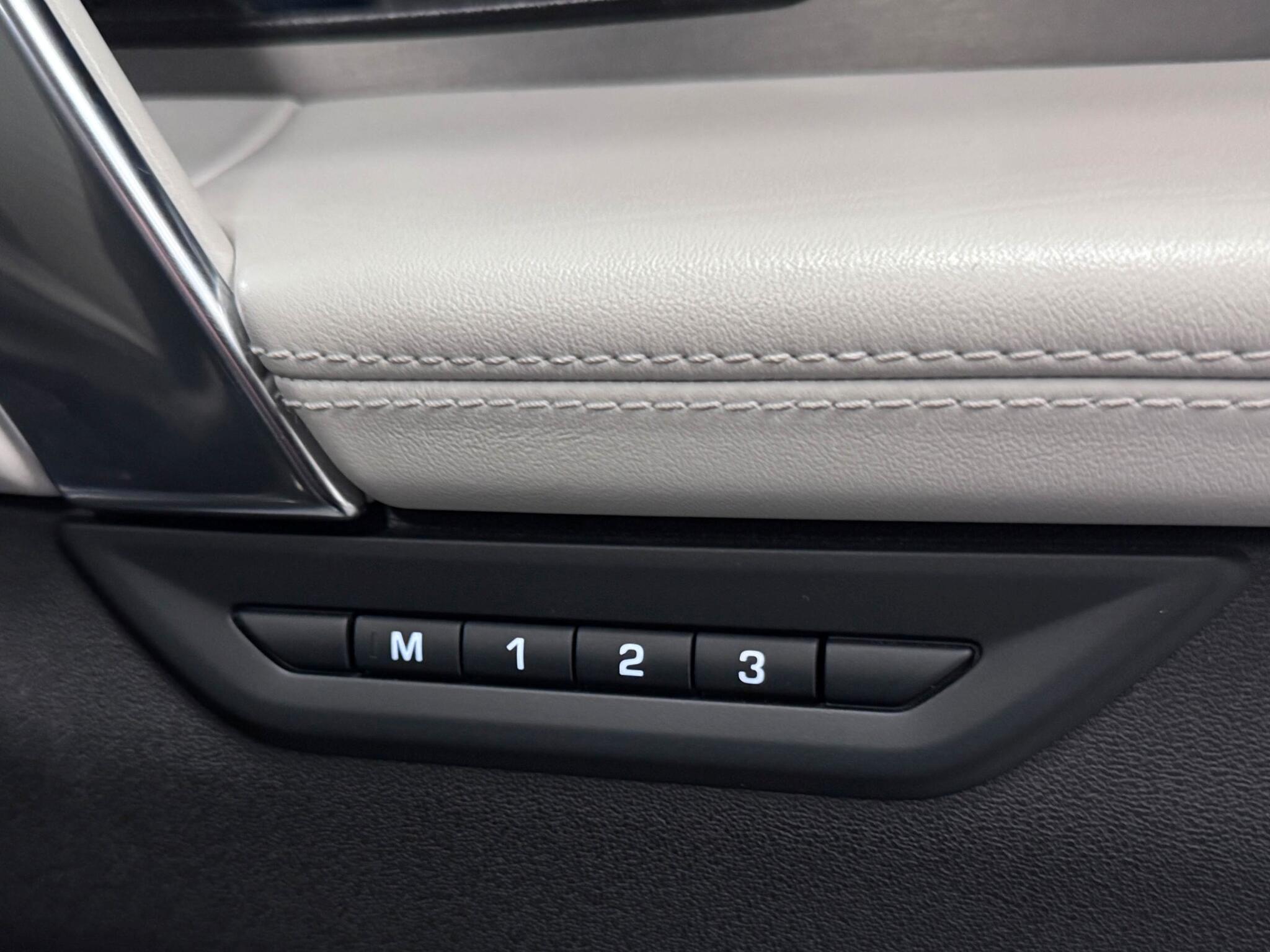 Land Rover Discovery Sport view 17