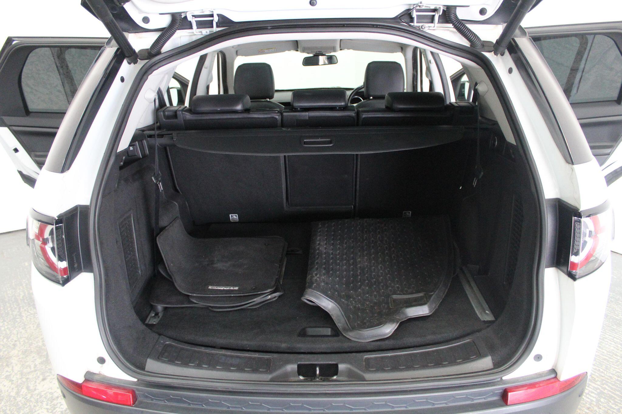 Land Rover Discovery Sport view 24