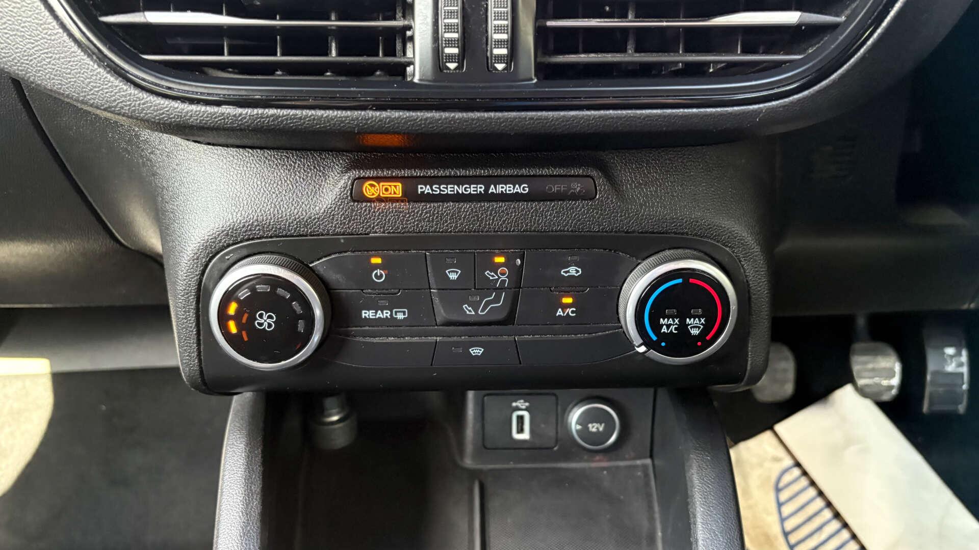 Ford Focus view 31