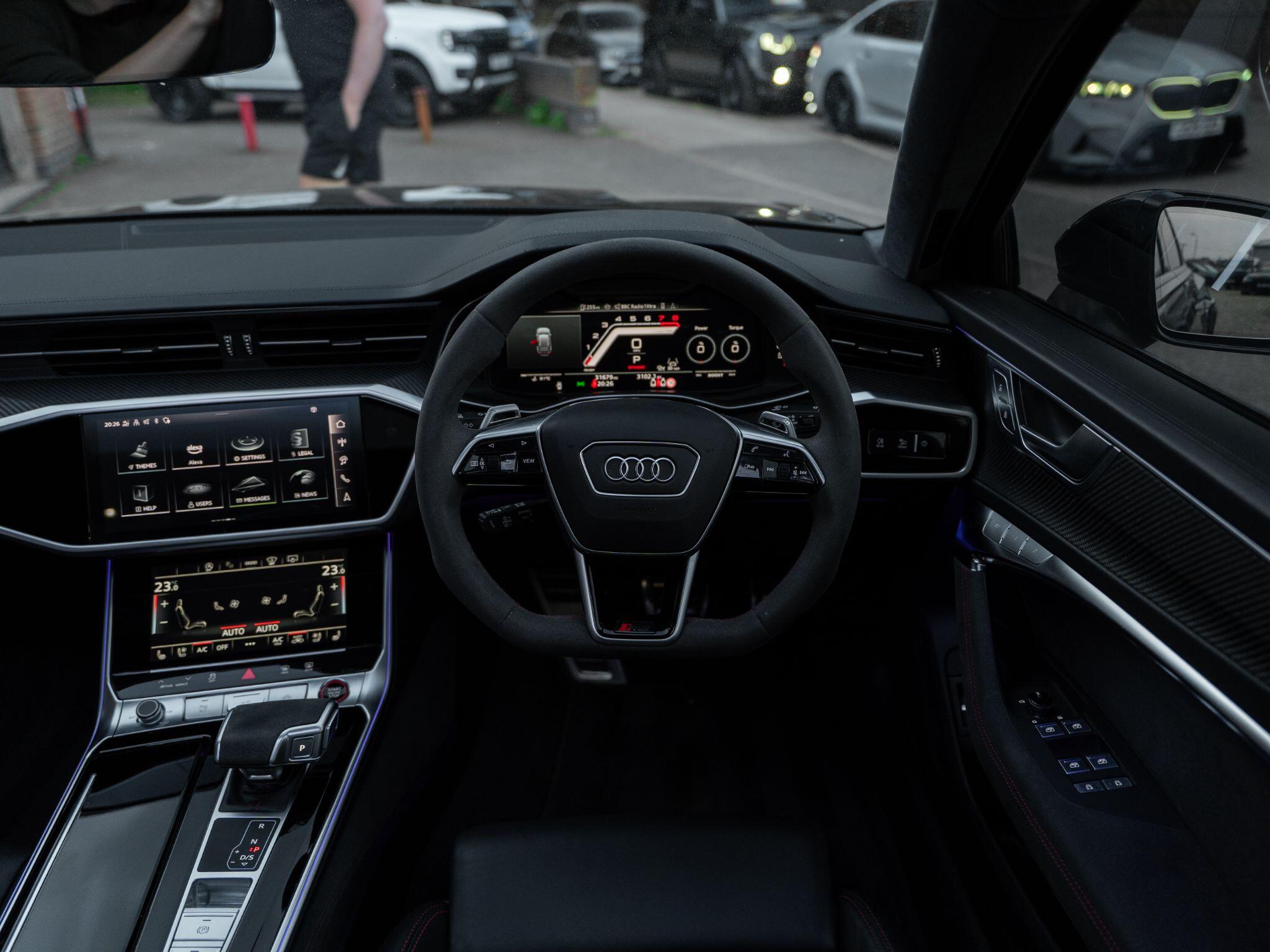 Audi RS6 Avant view 39