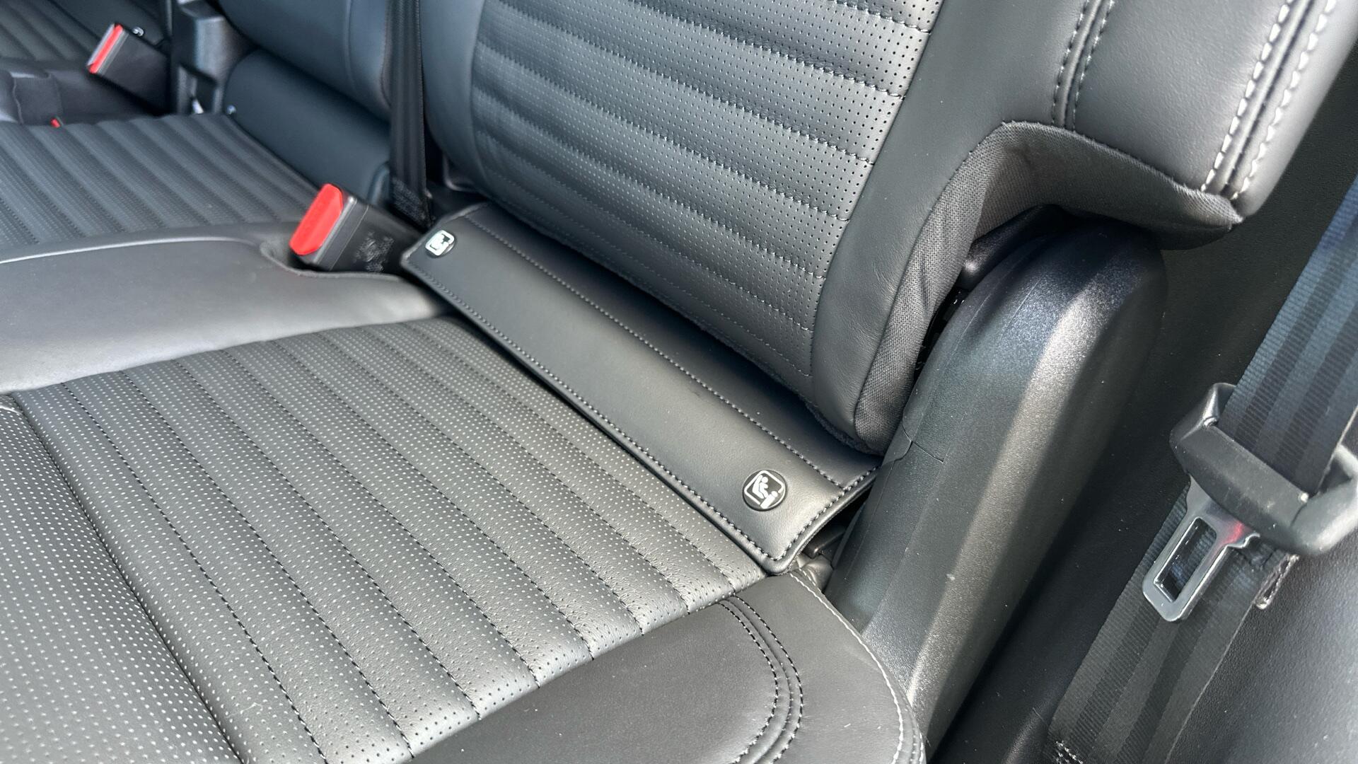 Land Rover Discovery view 31