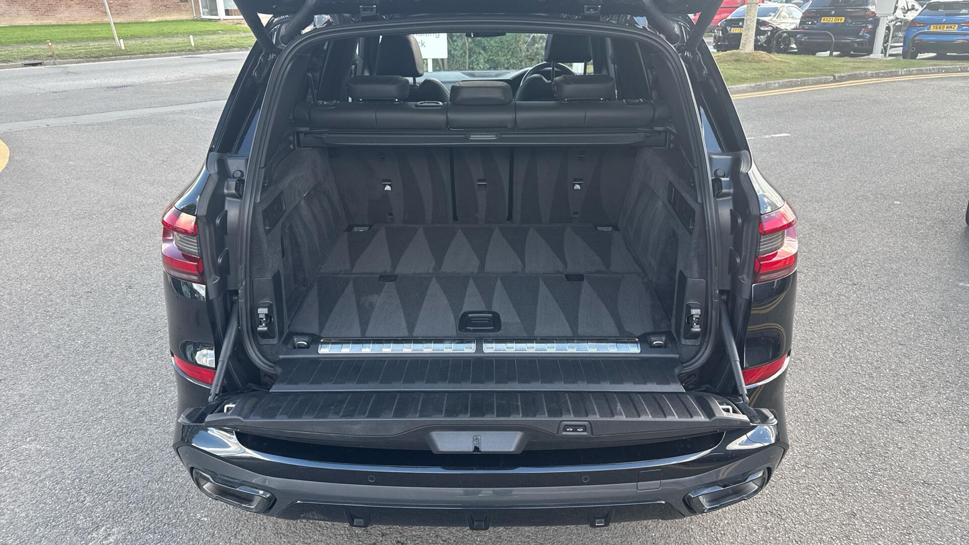 BMW X5 view 13