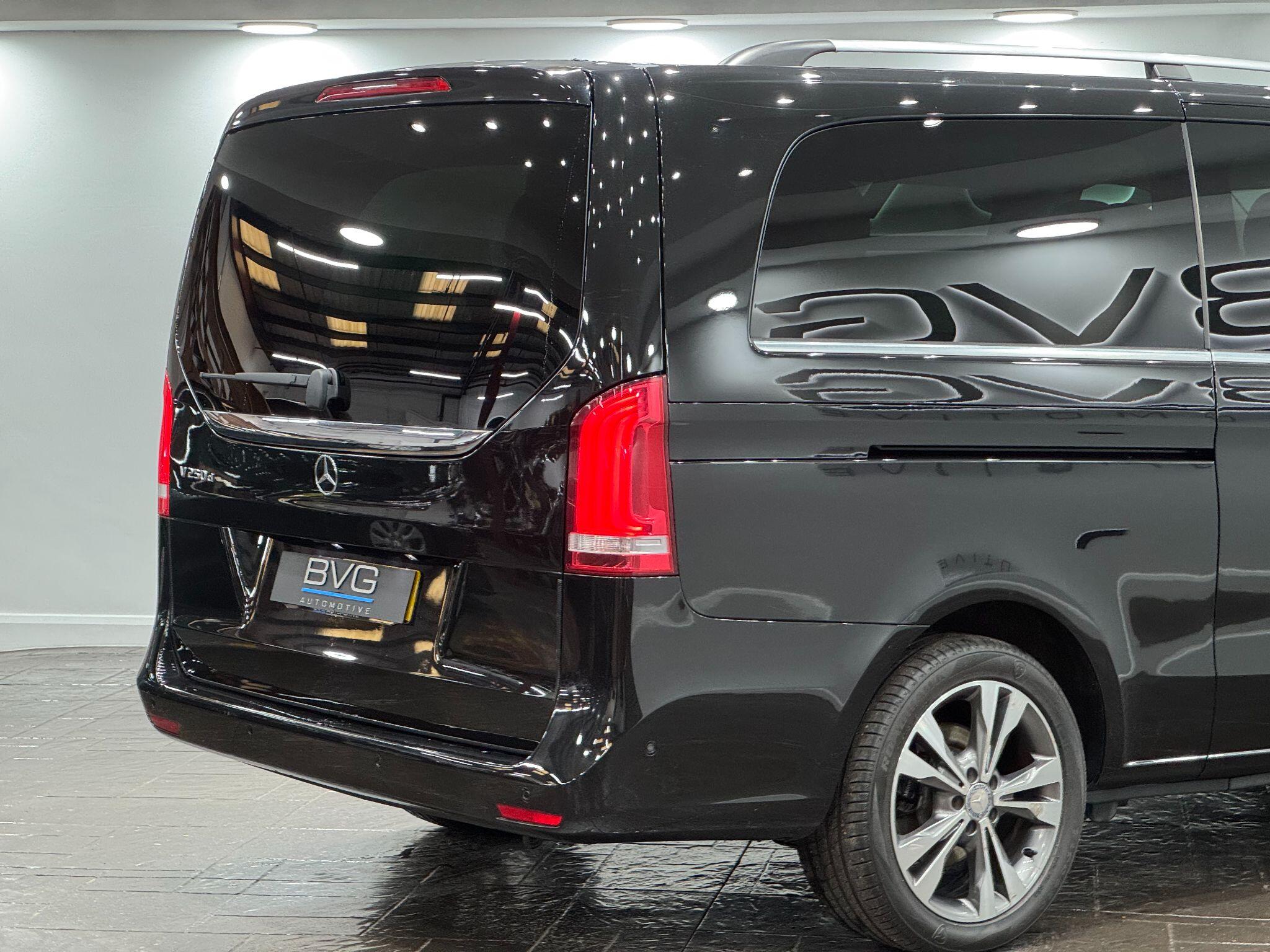 Mercedes-Benz V-Class view 21
