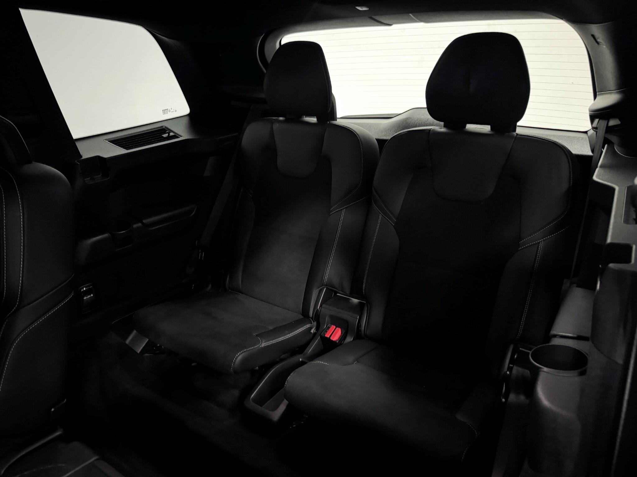 Volvo XC90 view 29