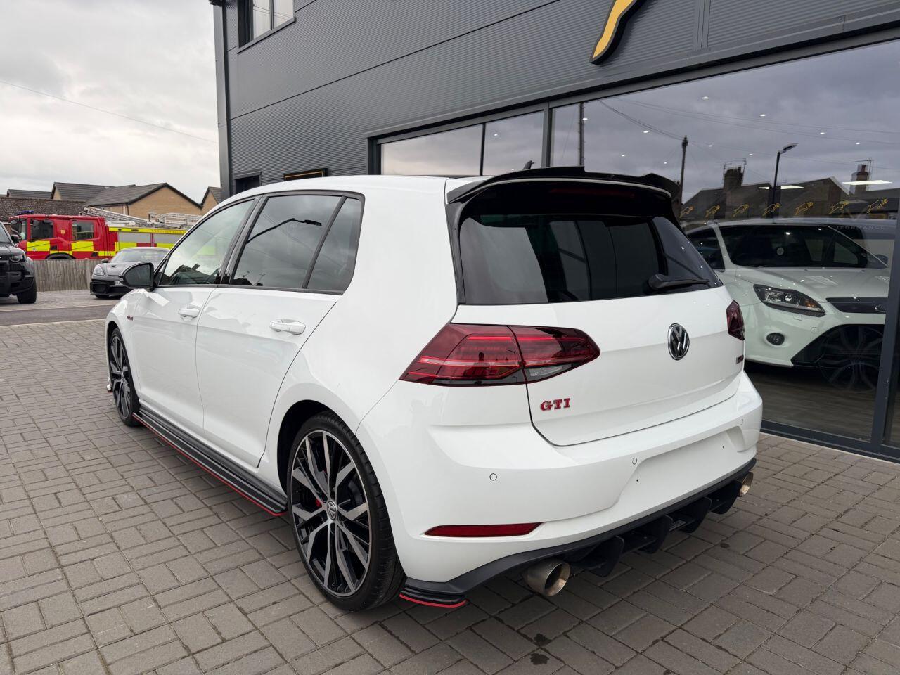 Volkswagen Golf view 2