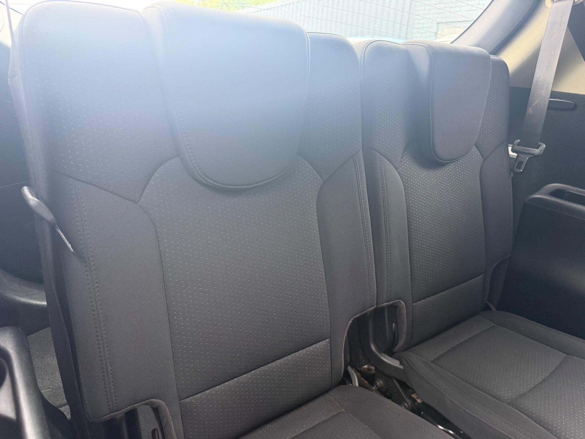 Kia Carens view 23