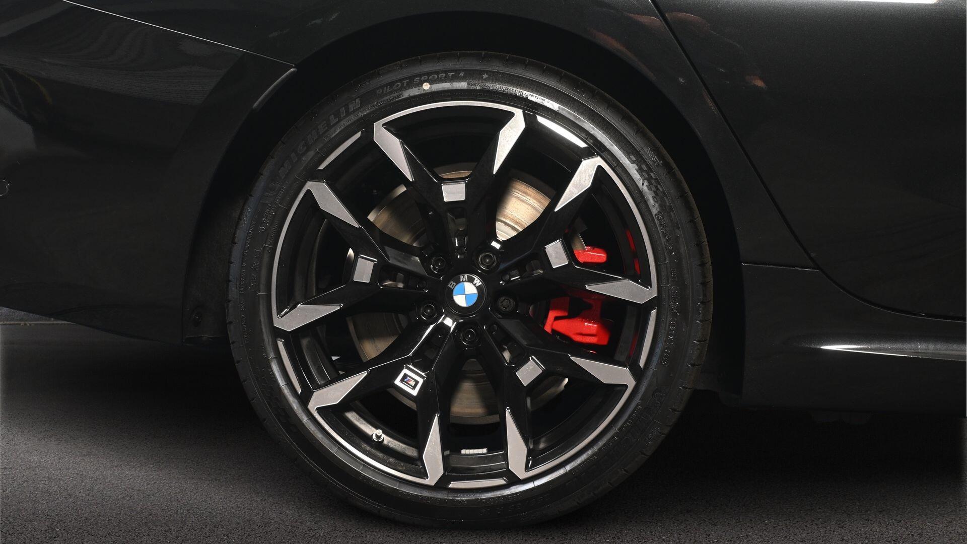 BMW 3 Series view 14