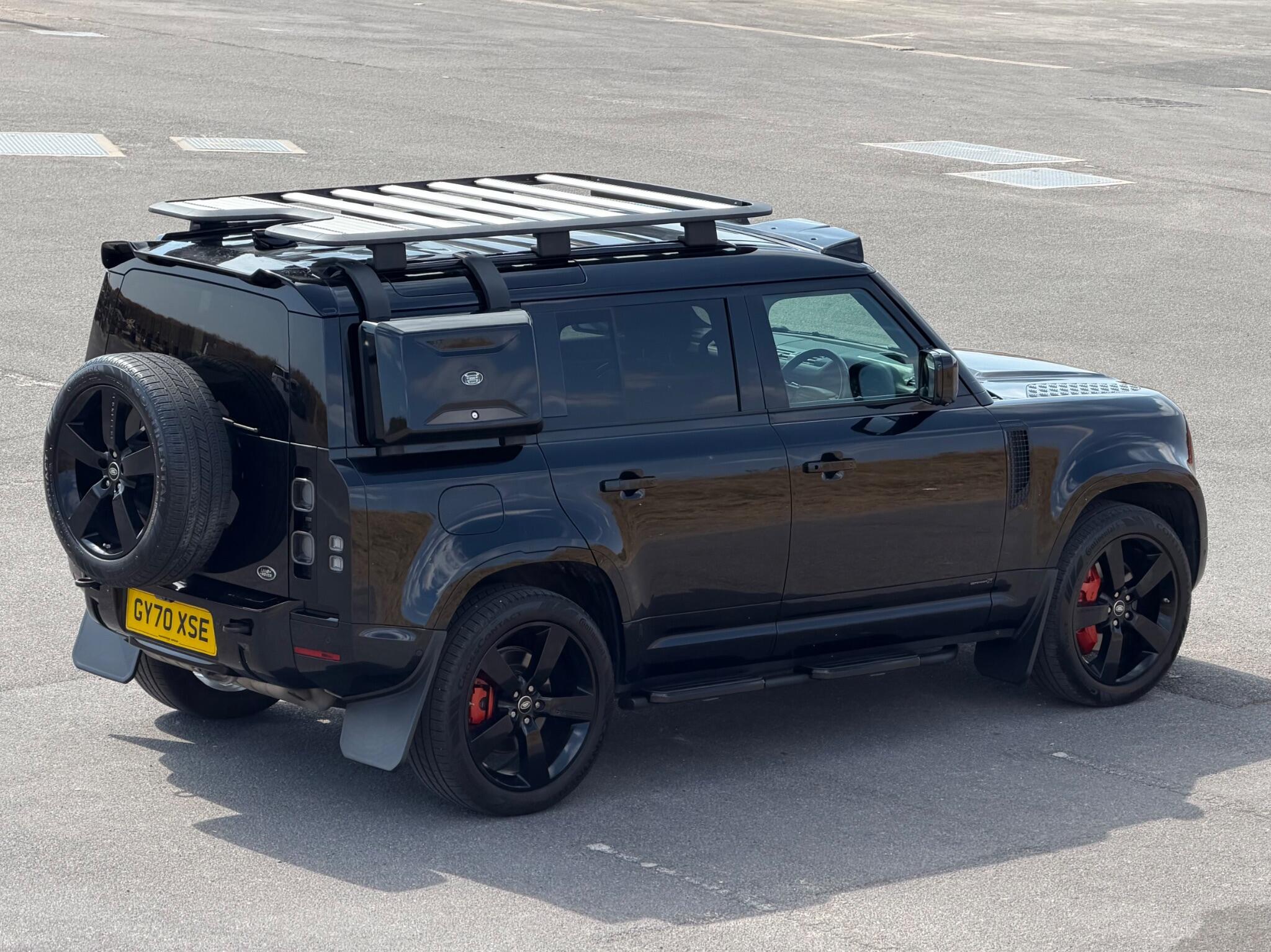 Land Rover Defender 110 view 50