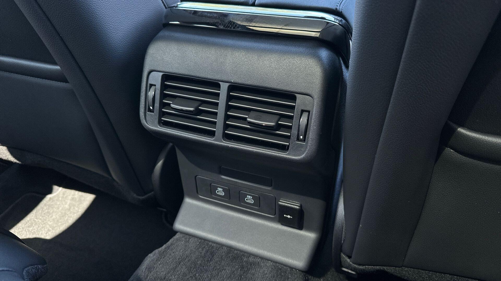 Land Rover Range Rover Velar view 19
