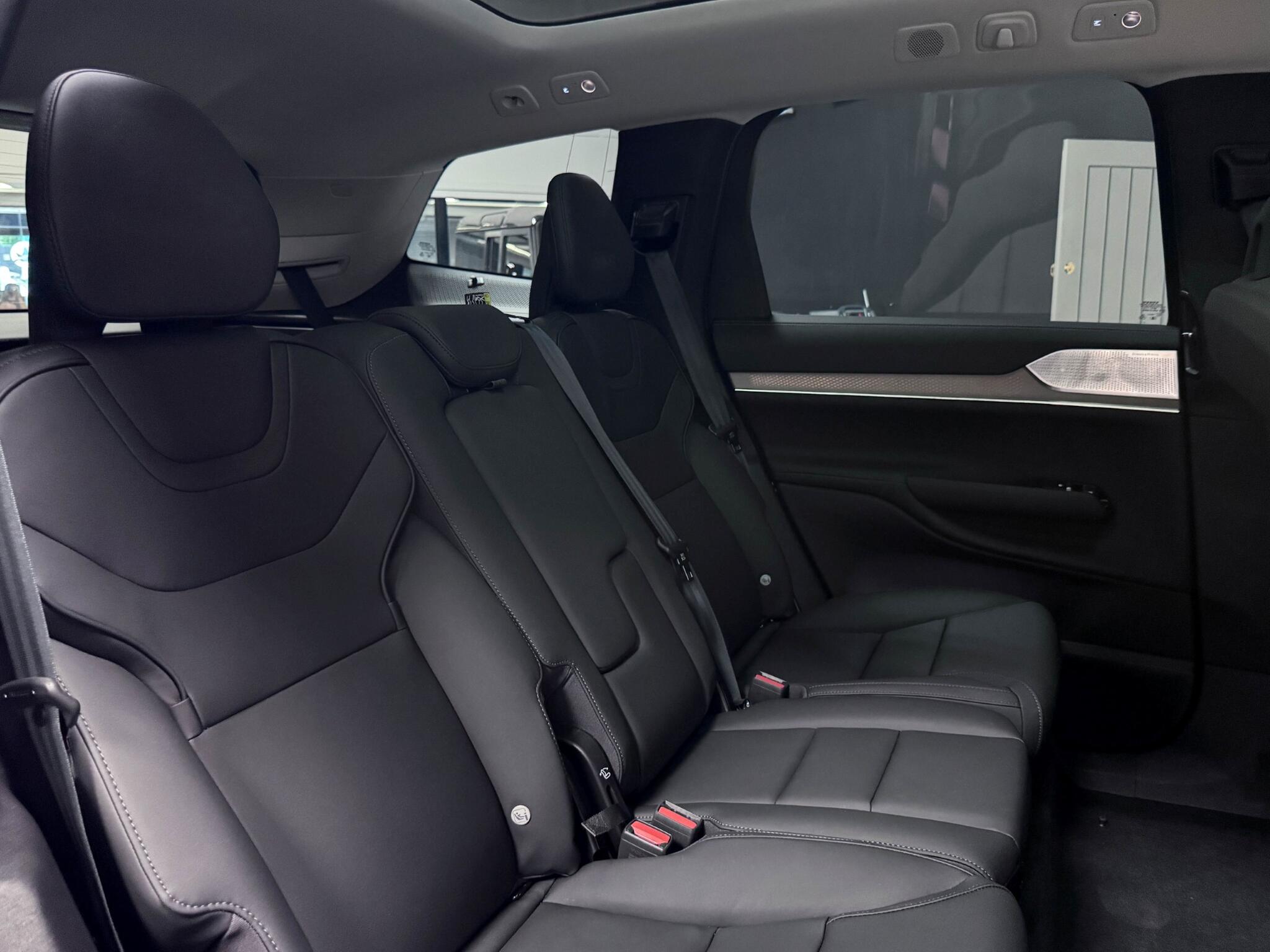 Volvo Ex90 view 17