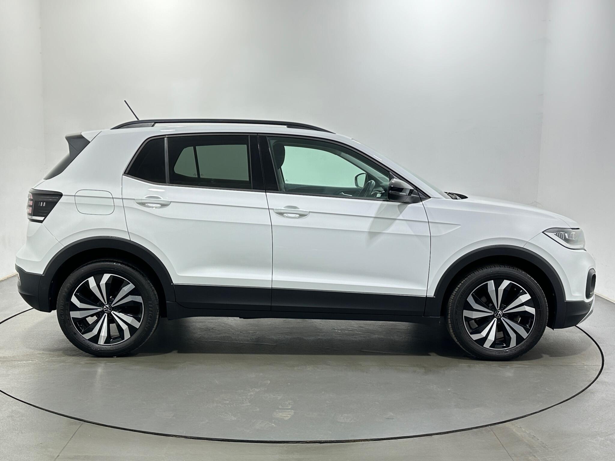 Volkswagen T-Cross view 9