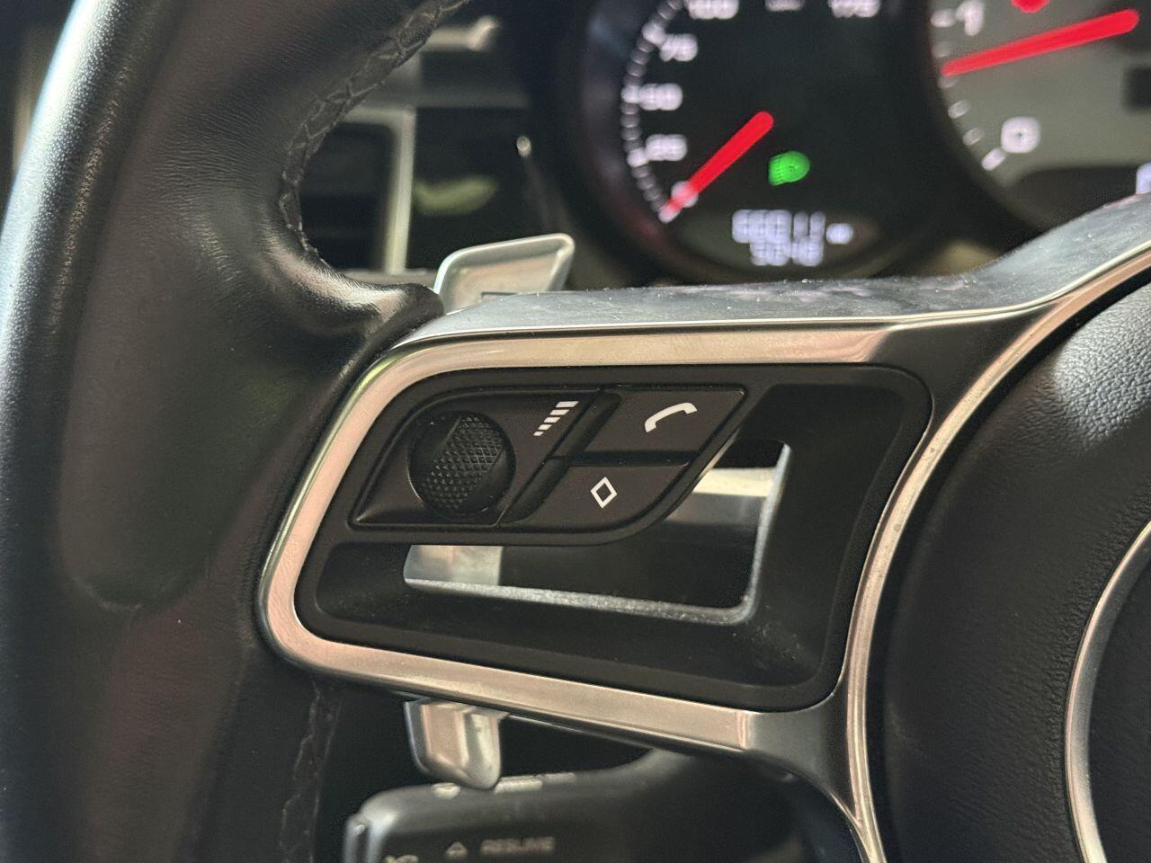 Porsche Macan view 38