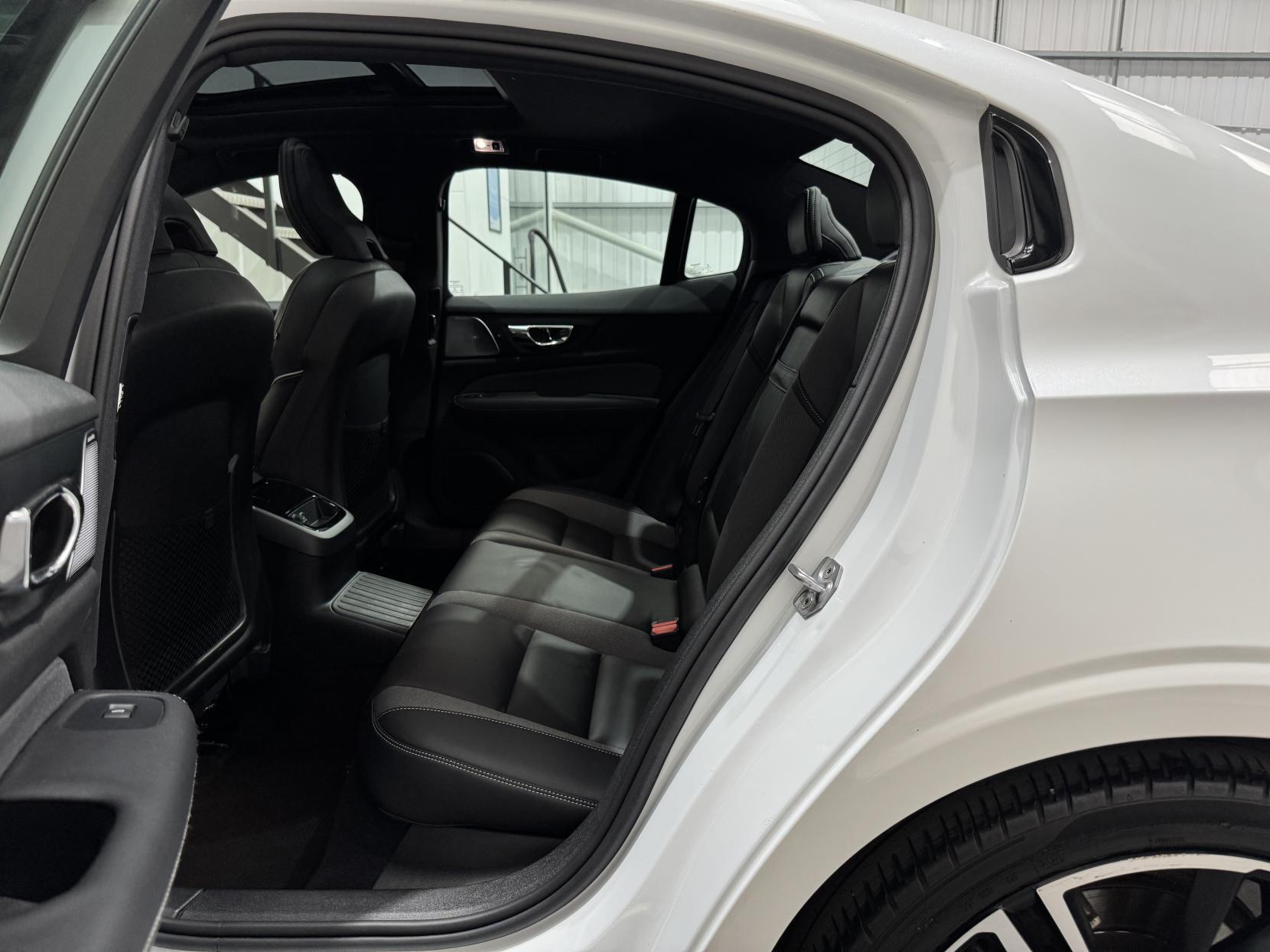 Volvo S60 view 57