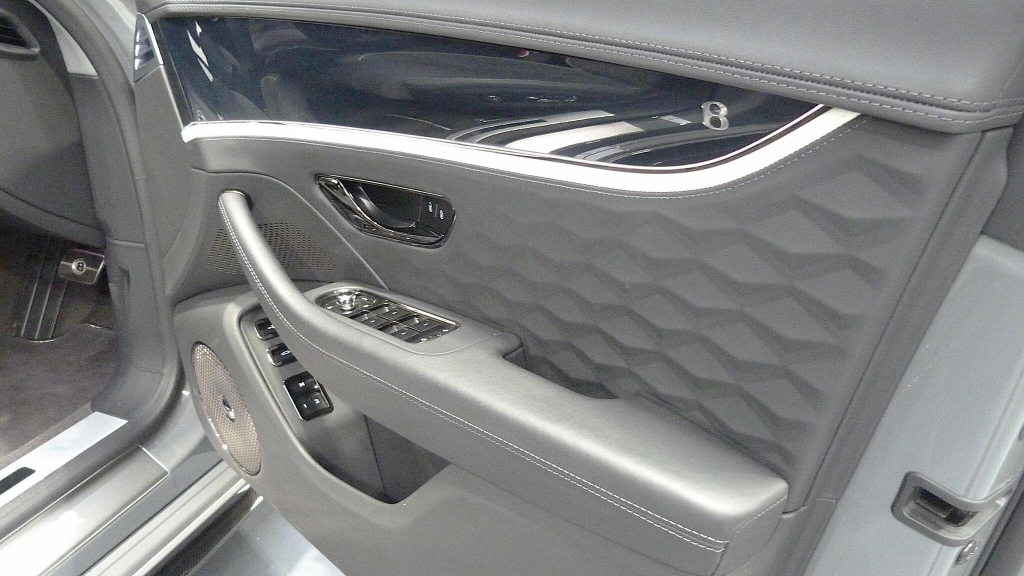 Bentley Flying Spur view 40