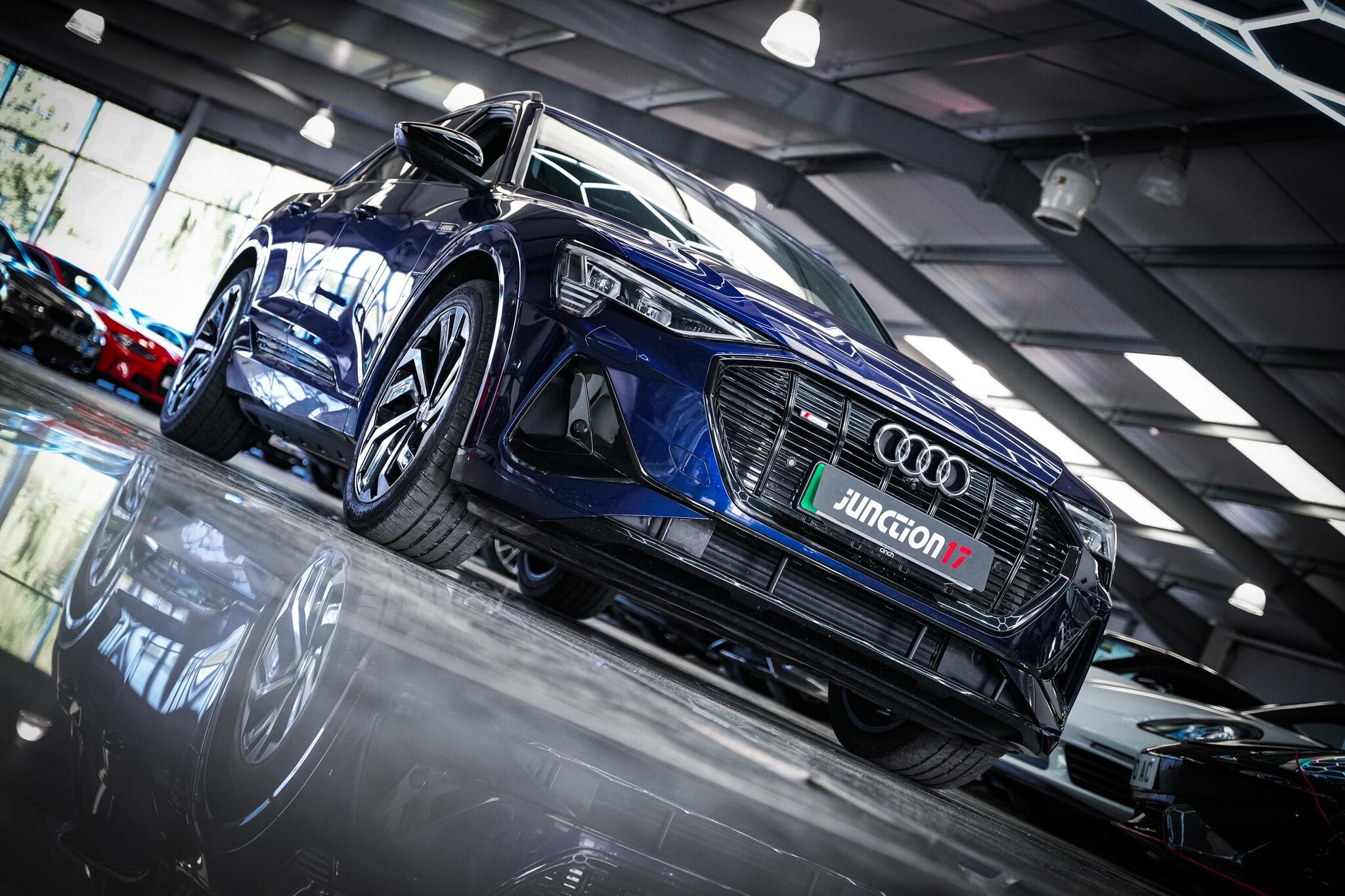 Audi E-Tron view 32
