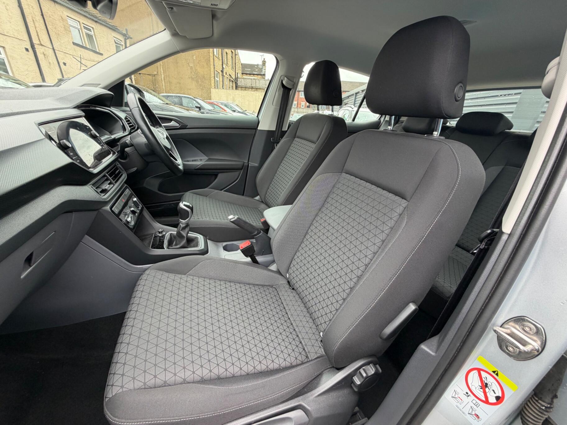 Volkswagen T-Cross view 11