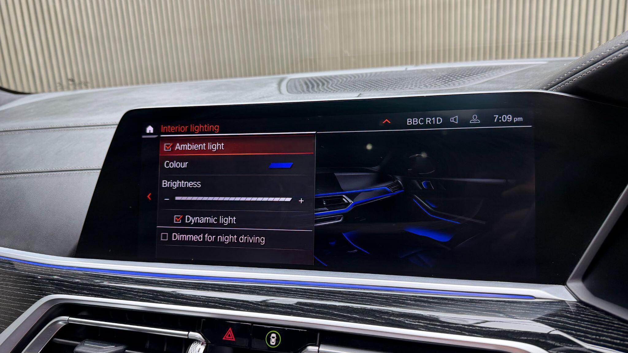 BMW X7 view 35