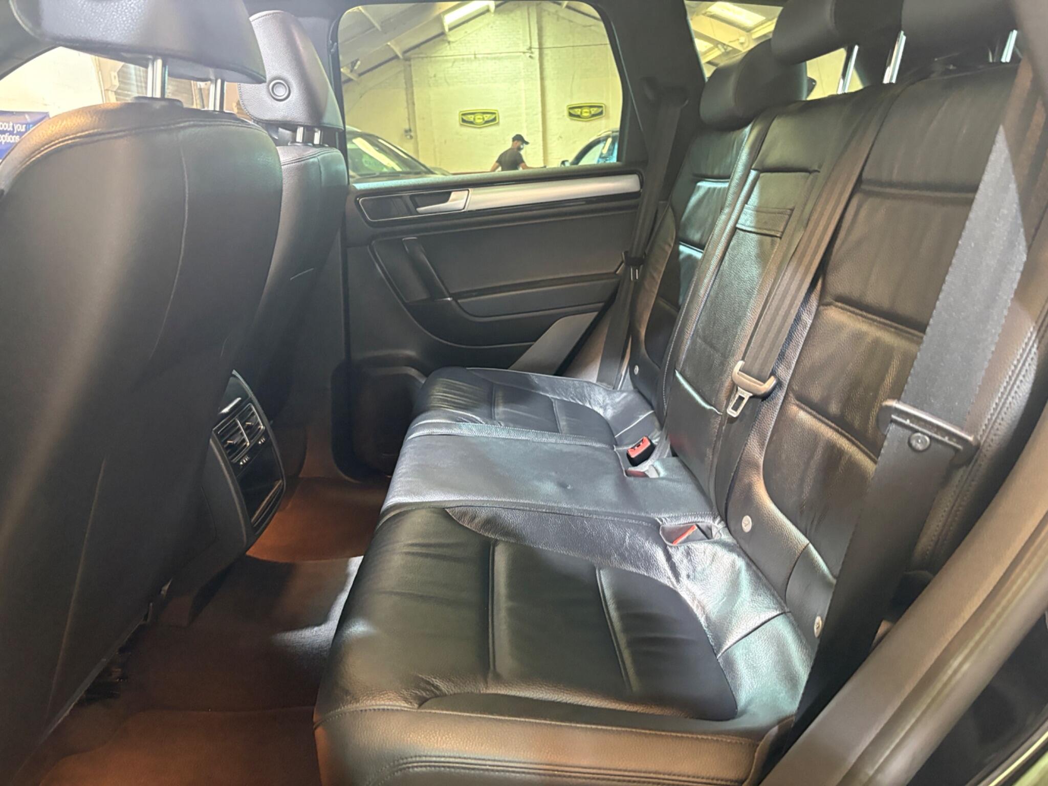 Volkswagen Touareg view 52