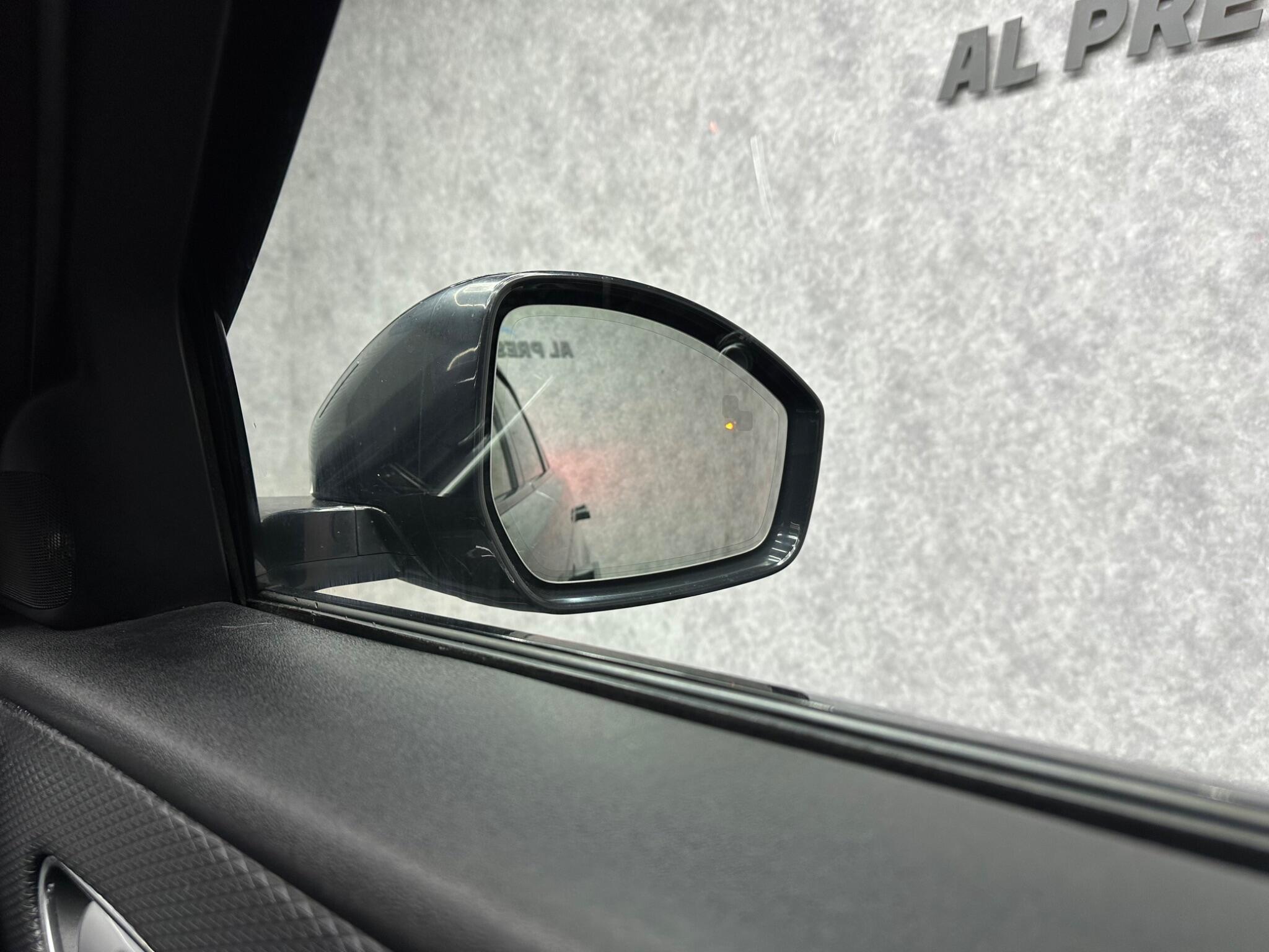 Land Rover Range Rover Velar view 18