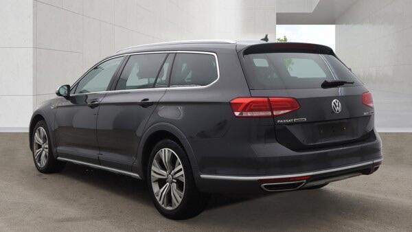 Volkswagen Passat view 3