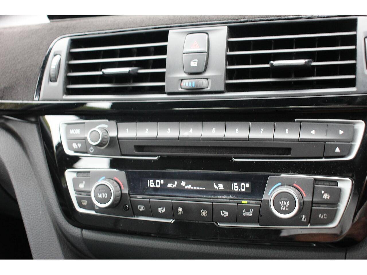 BMW 3 Series view 22