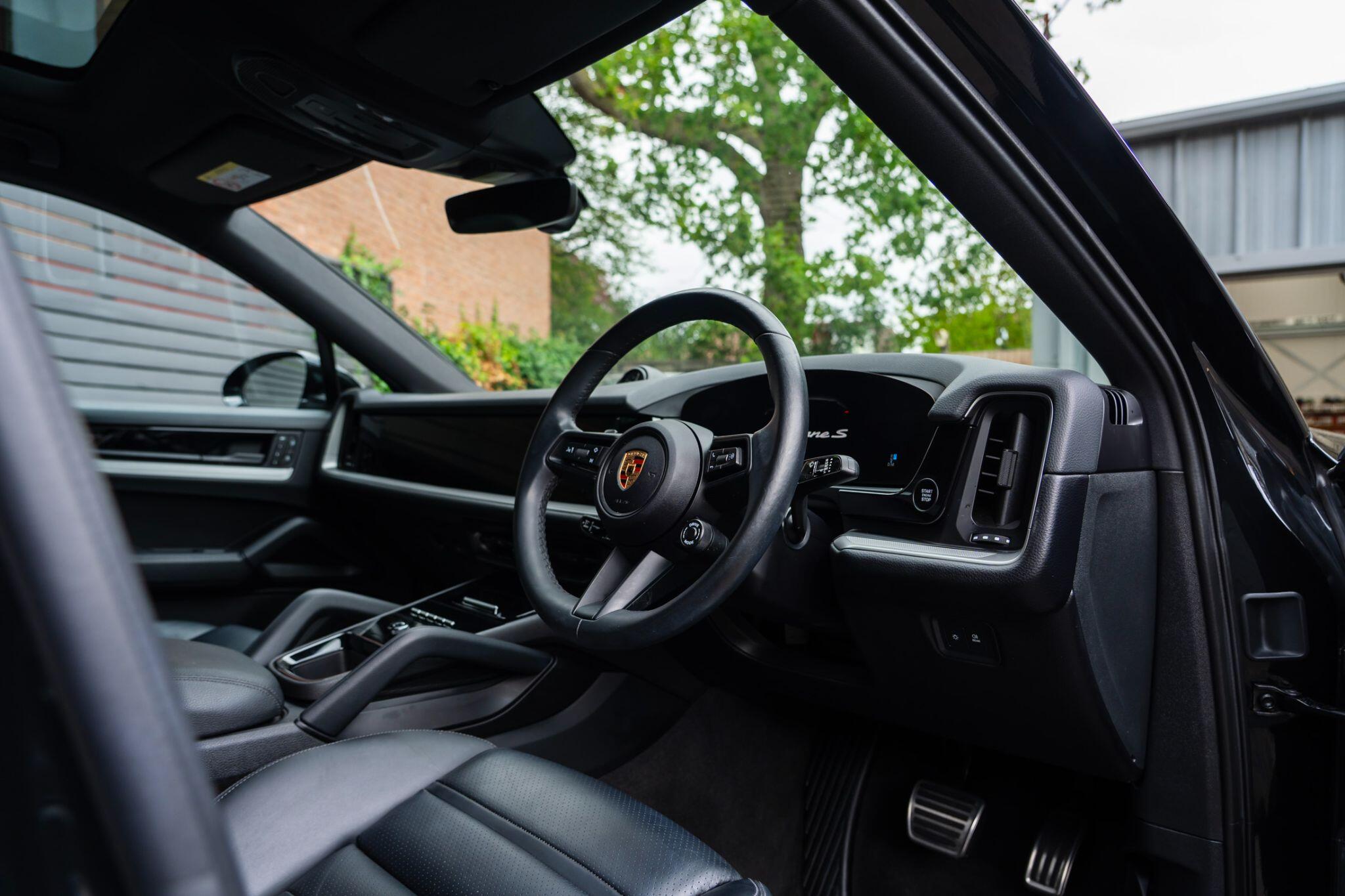 Porsche Cayenne view 16