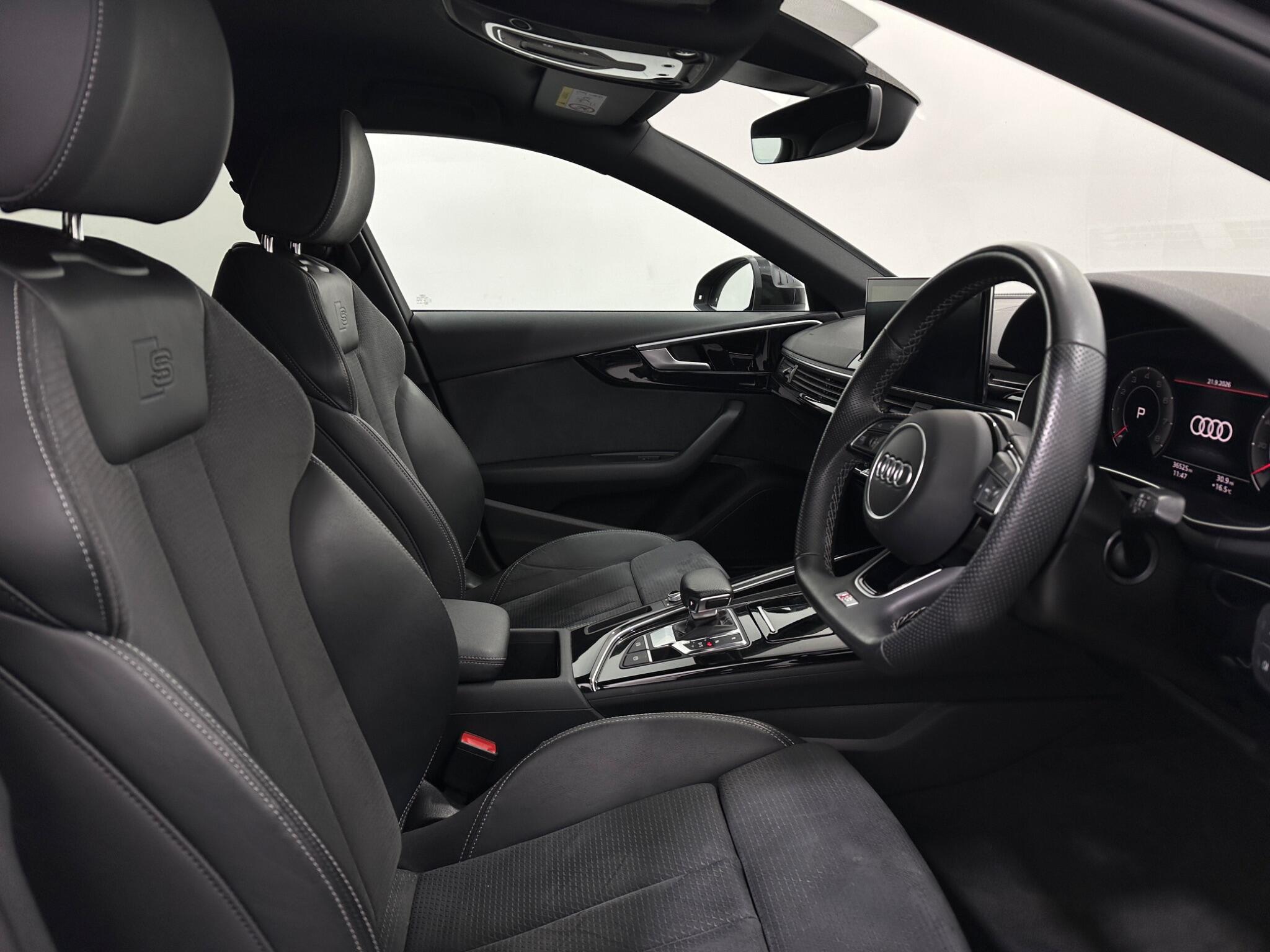 Audi A4 view 32