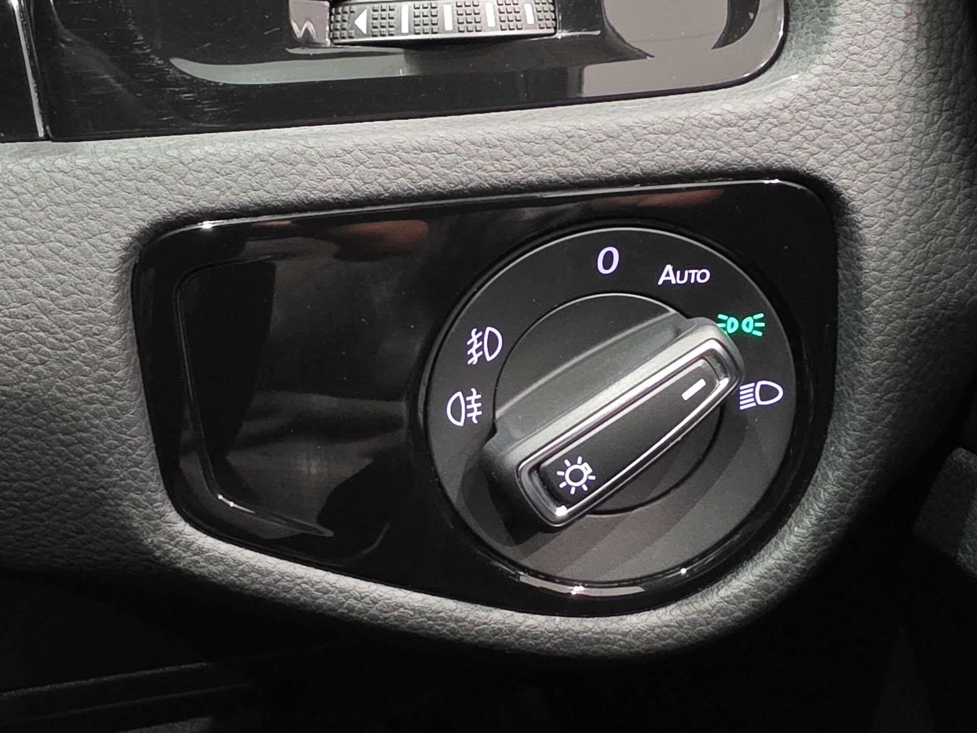 Volkswagen Golf view 90