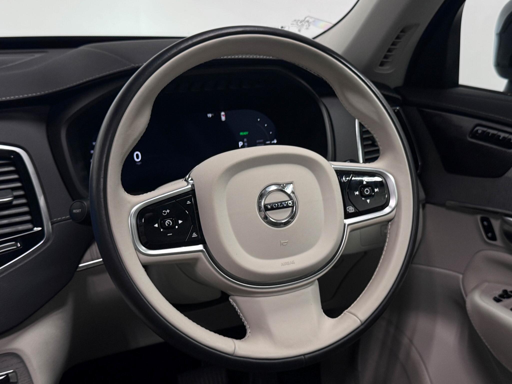 Volvo XC90 view 36