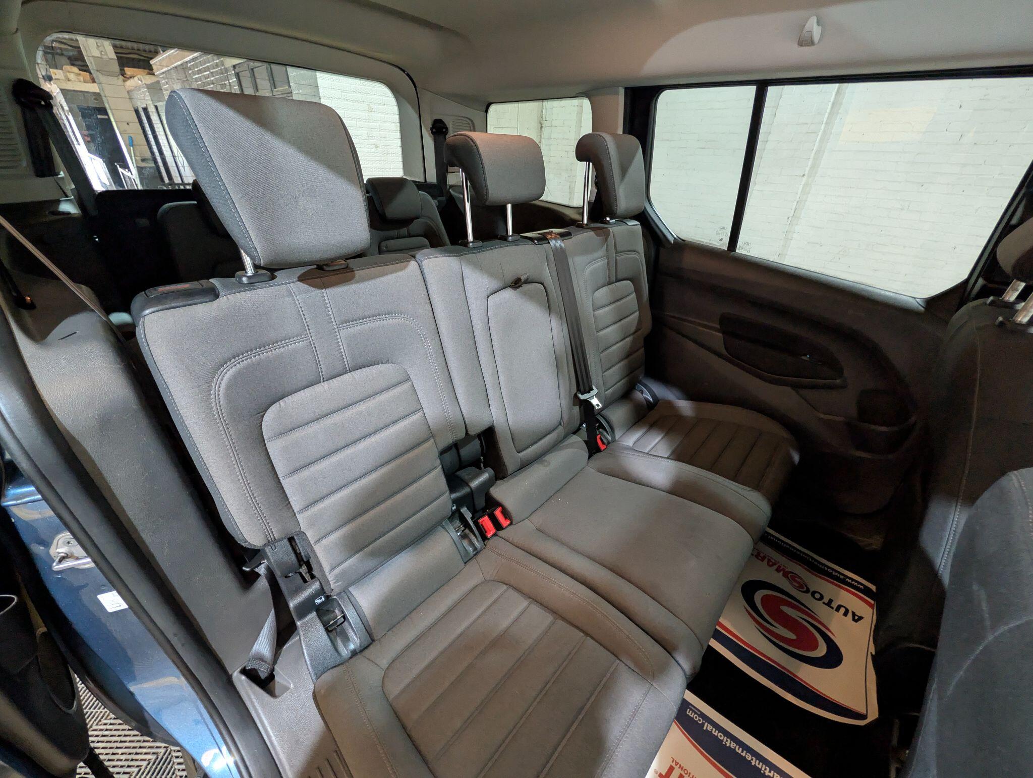 Ford Grand Tourneo Connect view 29
