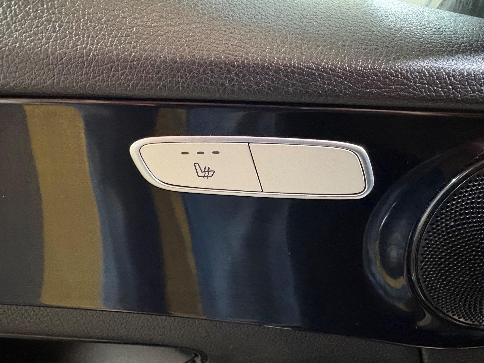 Mercedes-Benz C Class view 70