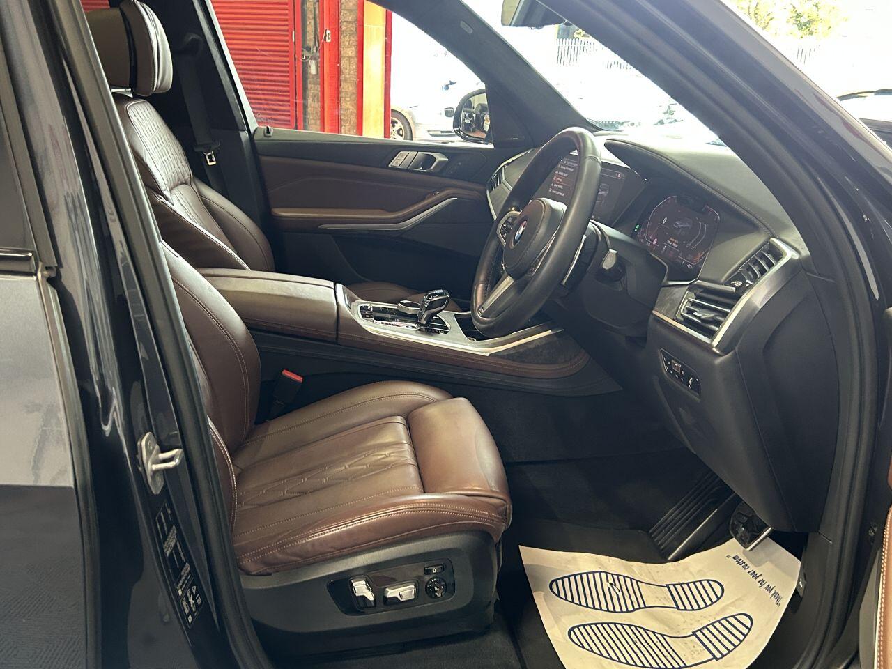 BMW X7 view 33