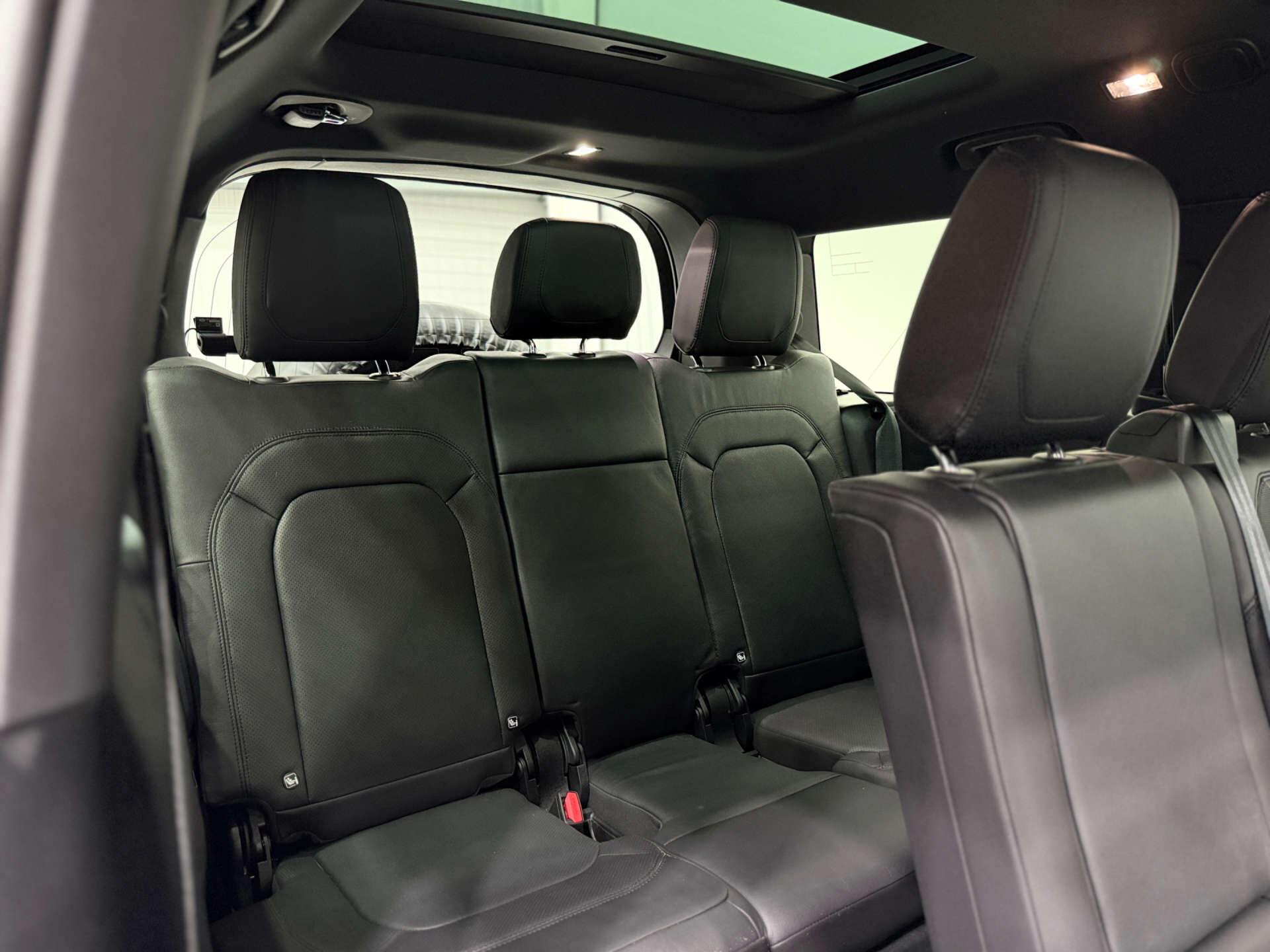 Land Rover Defender view 12