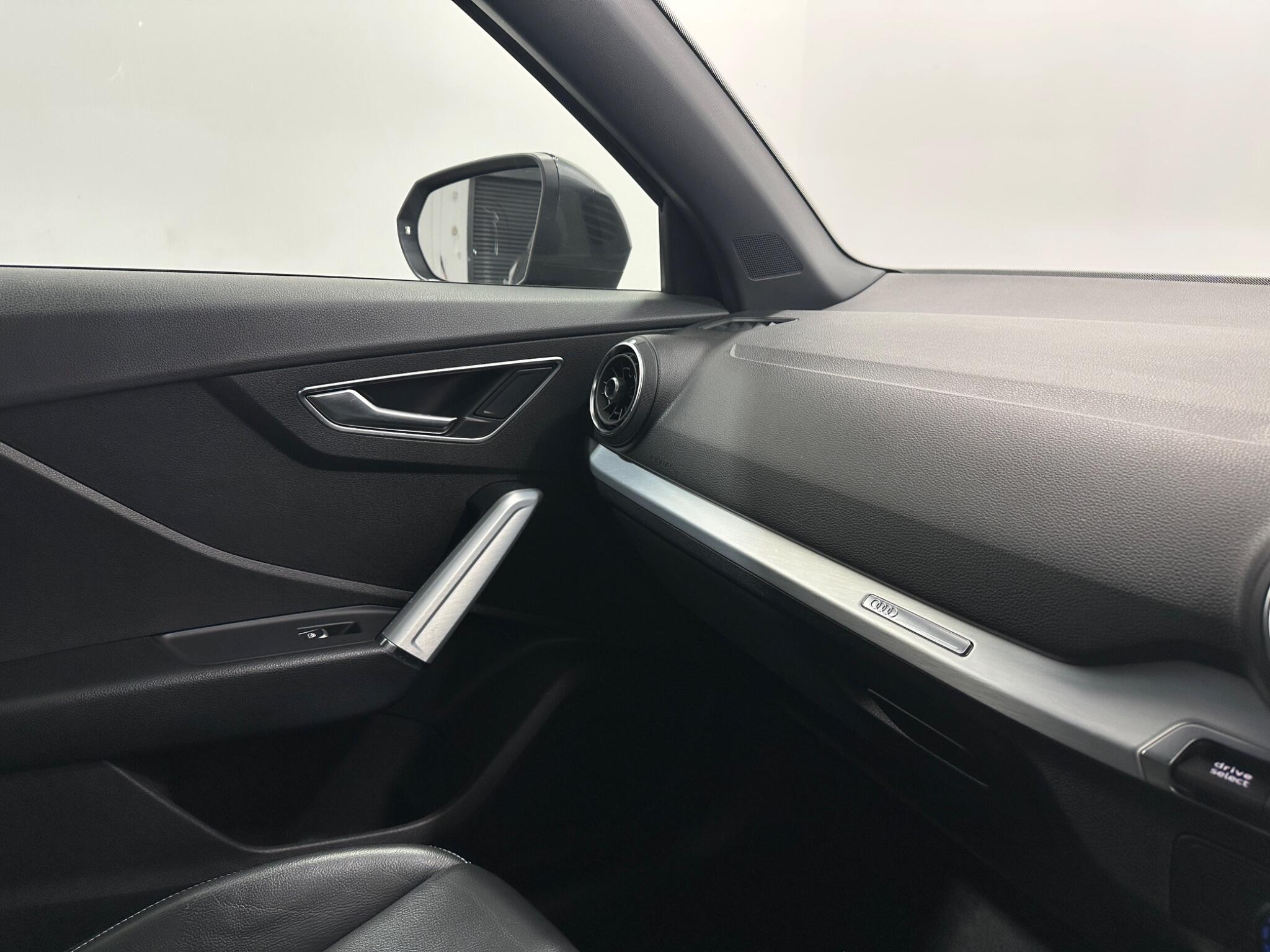 Audi Q2 view 25