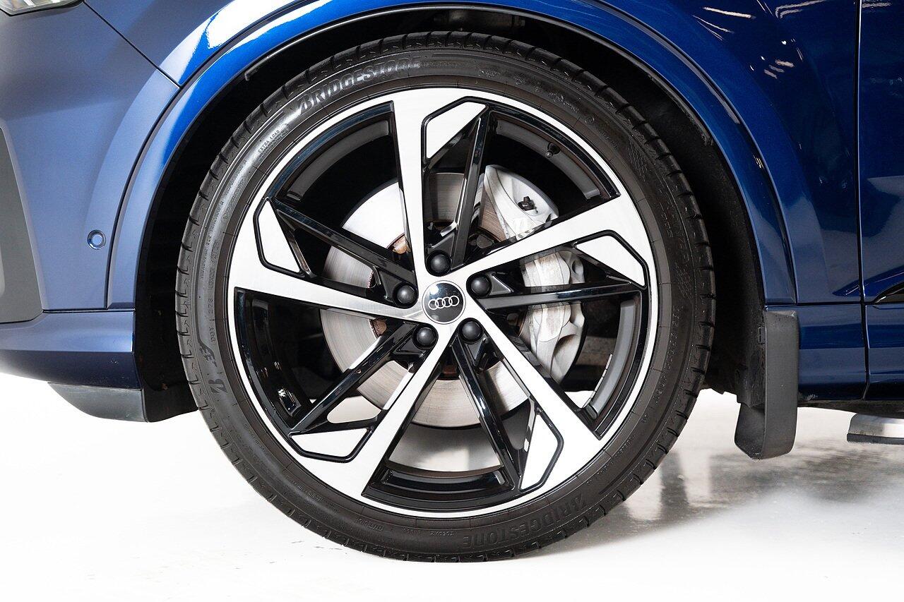 Audi Q7 view 15