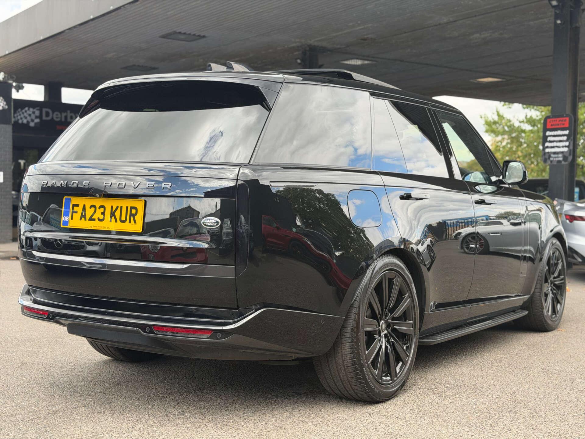 Land Rover Range Rover view 2
