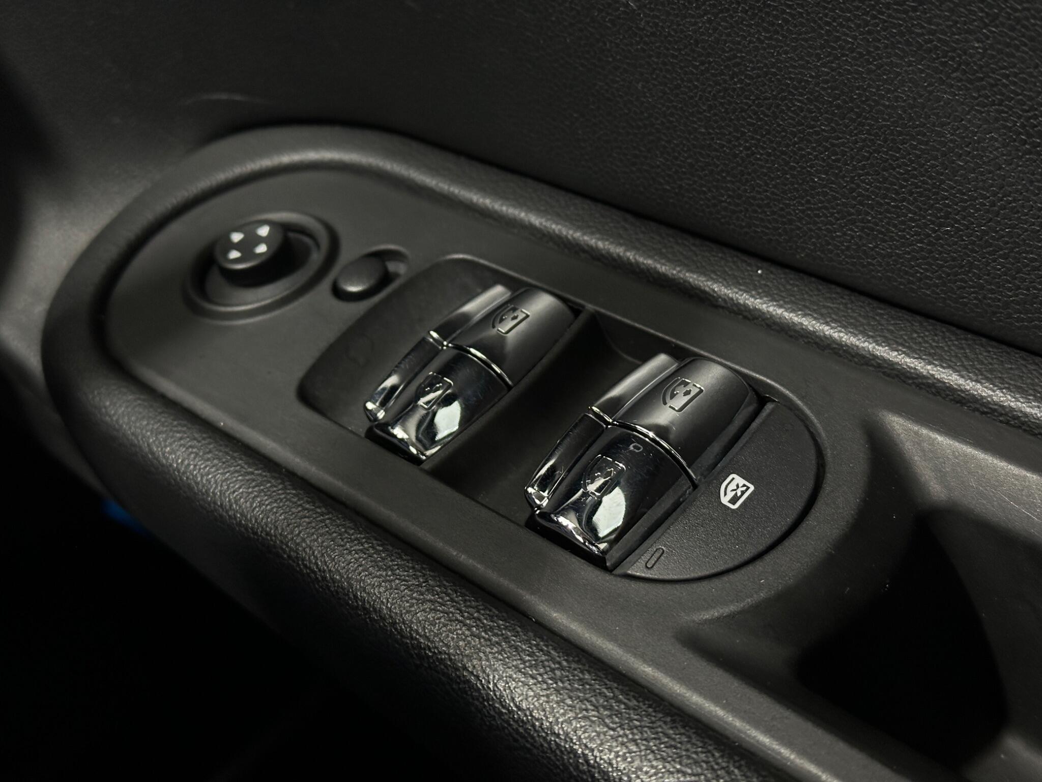 Mini Countryman view 19