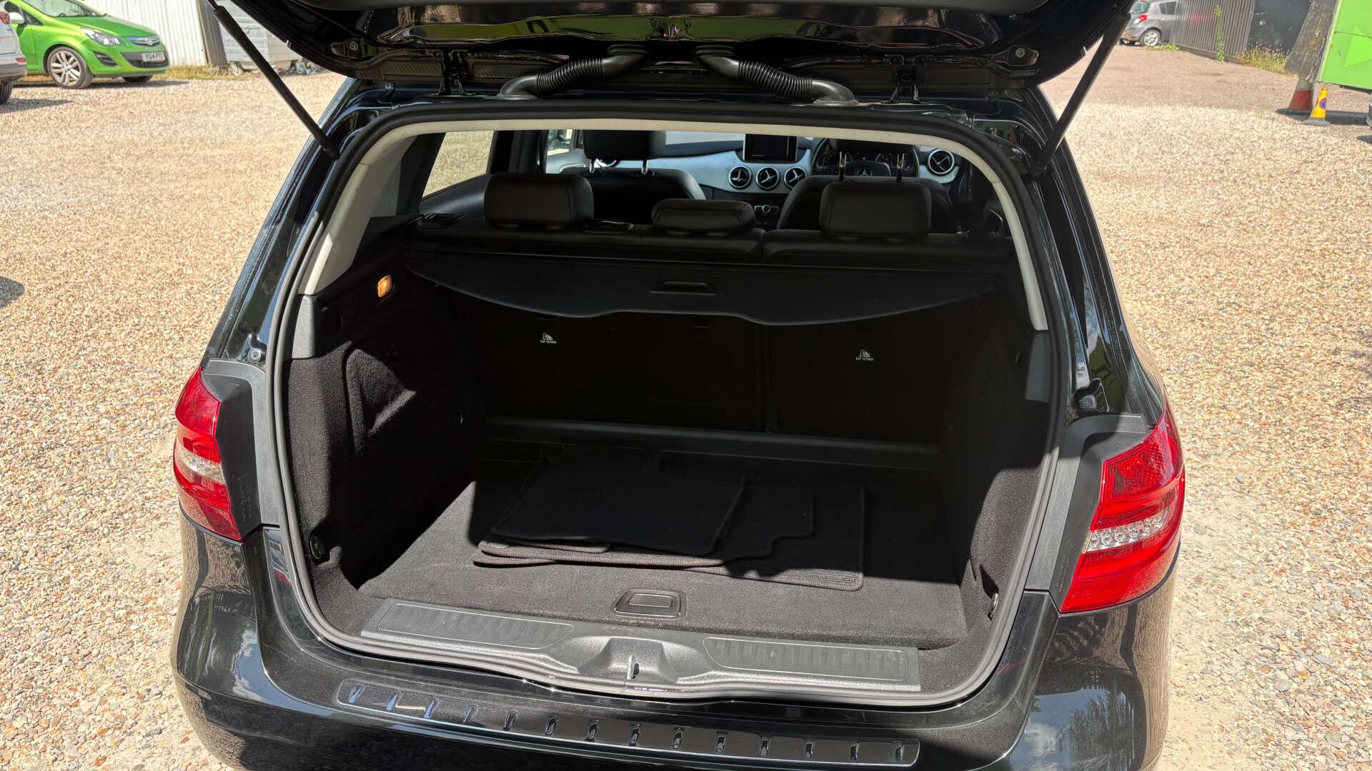 Mercedes-Benz B-Class view 36