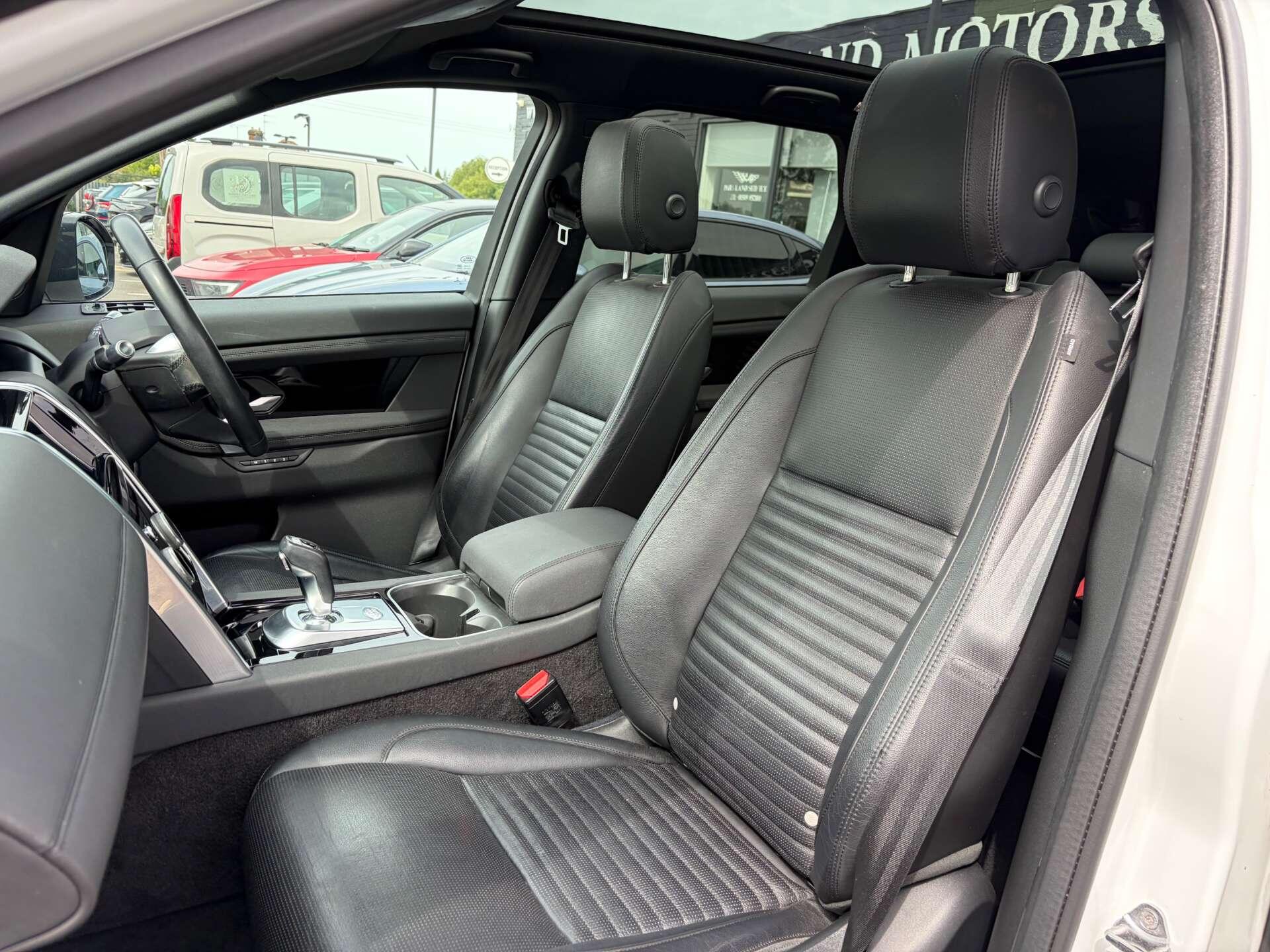 Land Rover Discovery Sport view 17