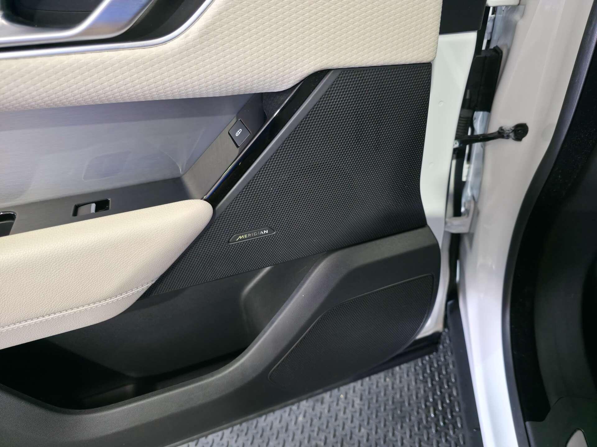 Land Rover Range Rover Velar view 72