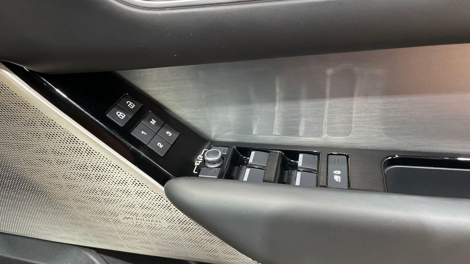 Land Rover Range Rover Velar view 25