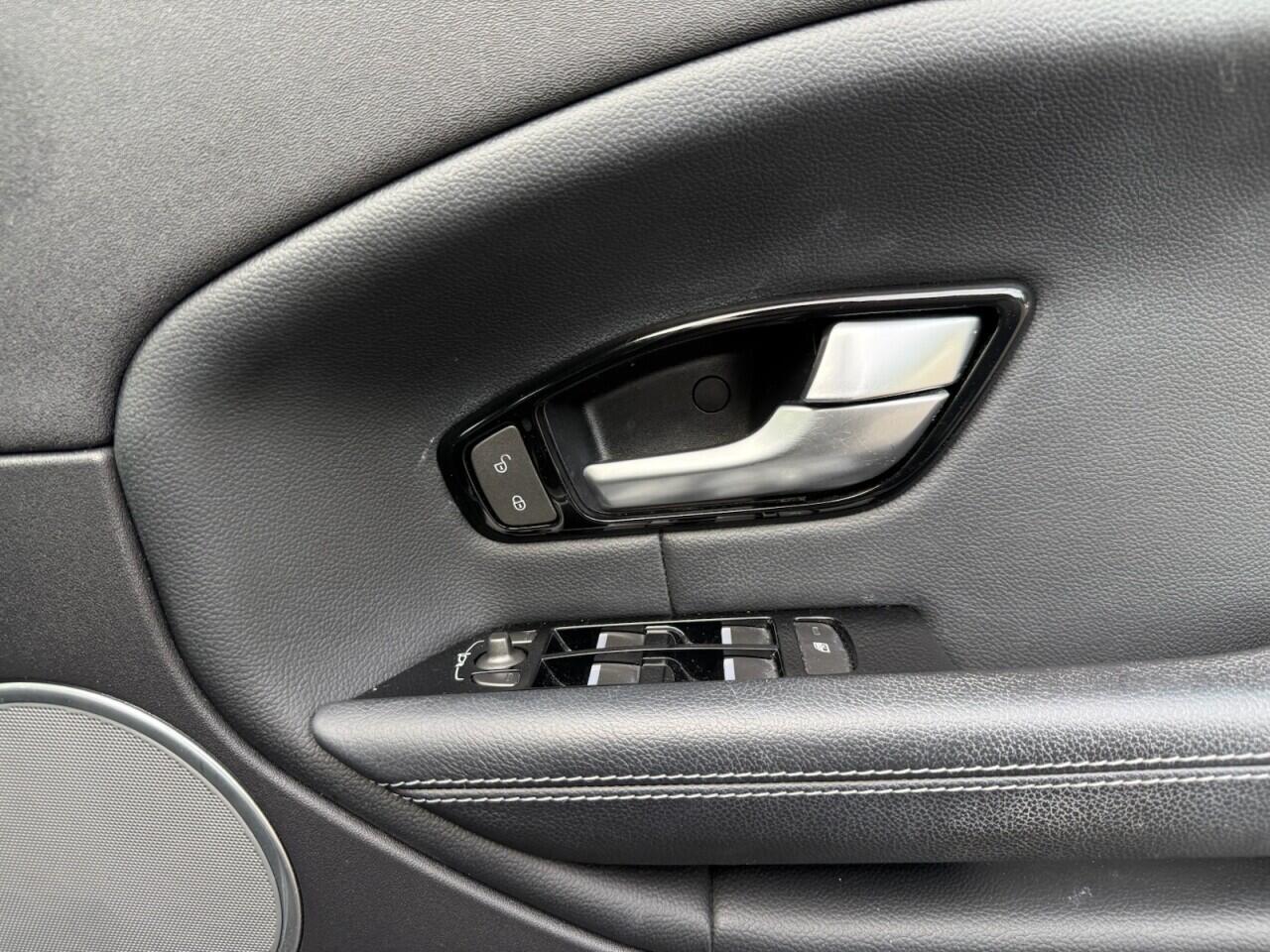 Land Rover Range Rover Evoque view 12